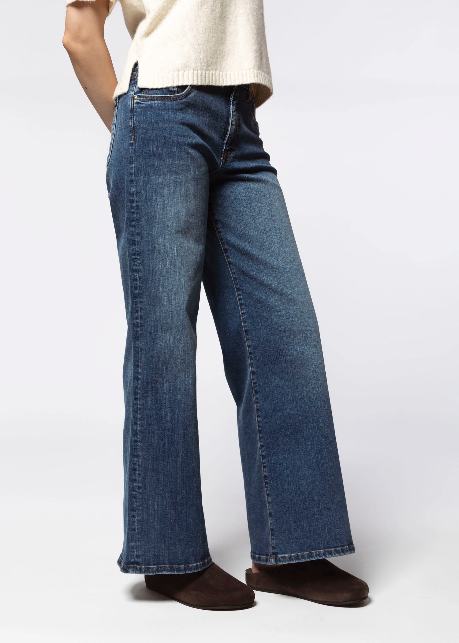swatch_Denim kut maya wide leg jean