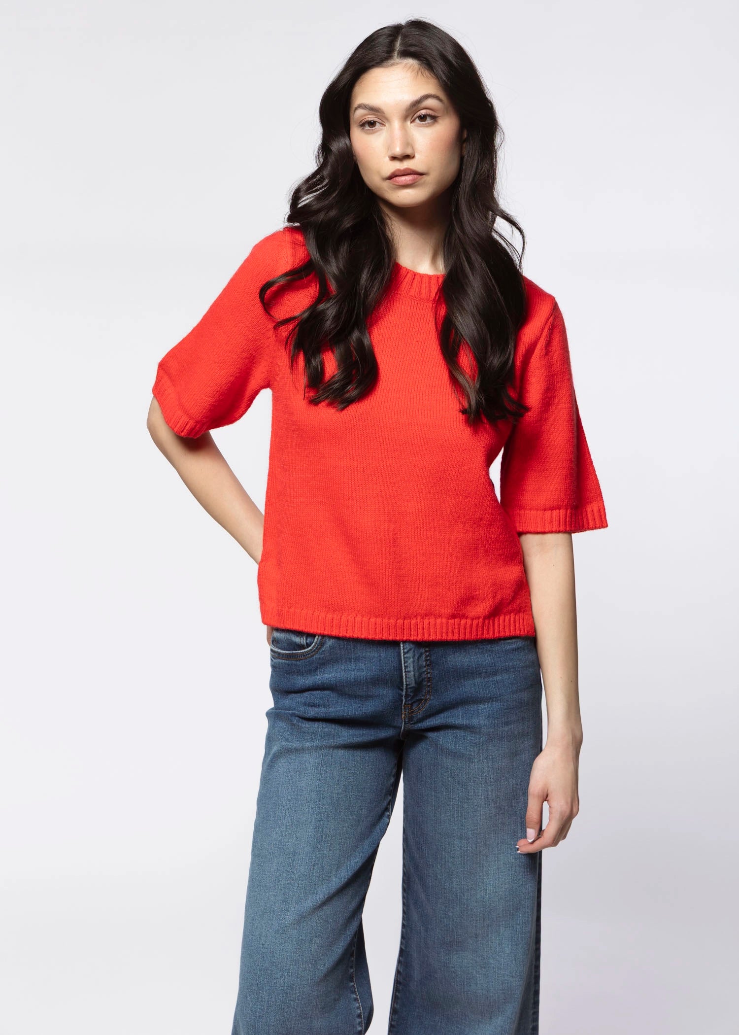 swatch_Tulip sanctuary perfect sweater tee