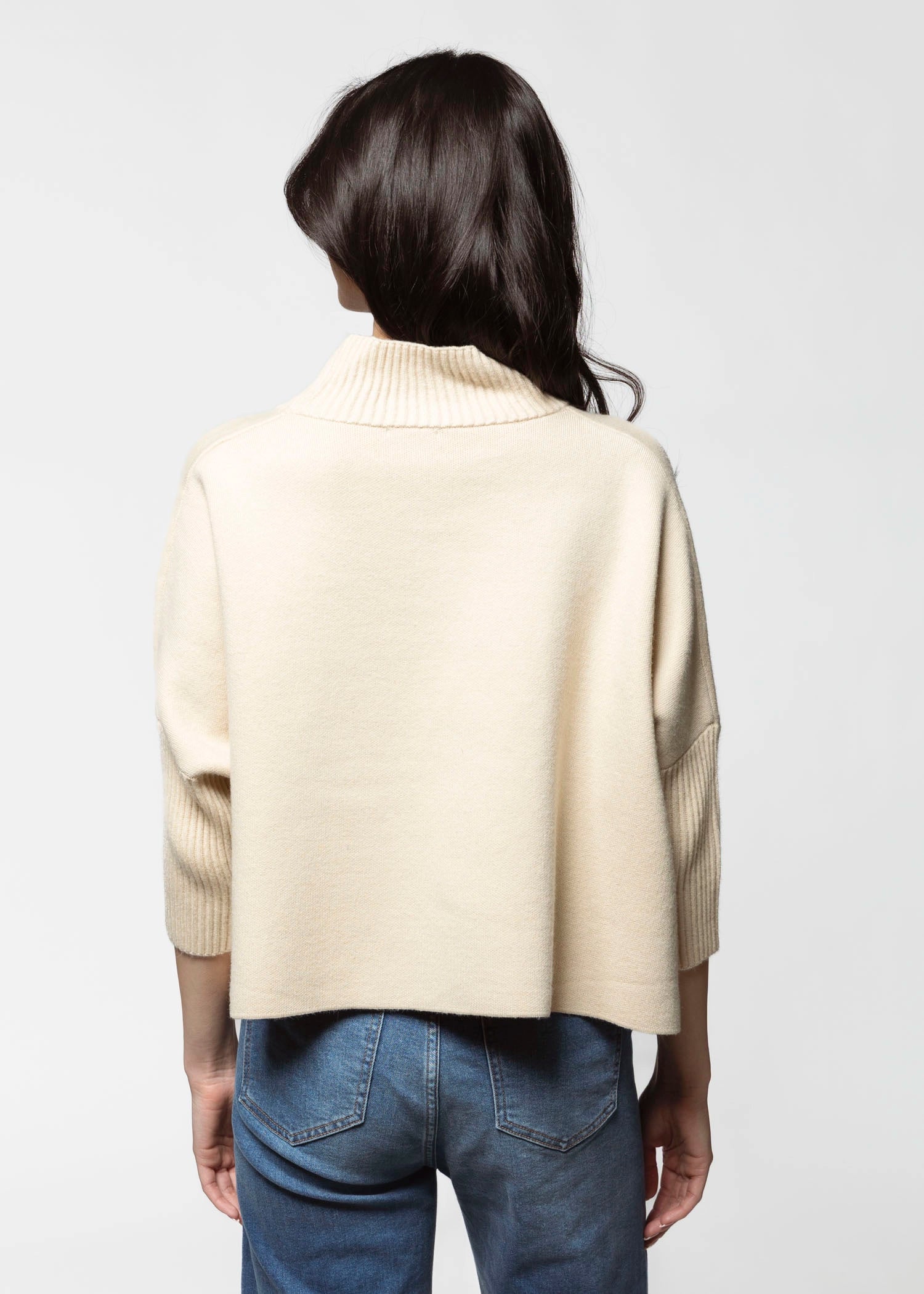 swatch_Ecru aja sweater