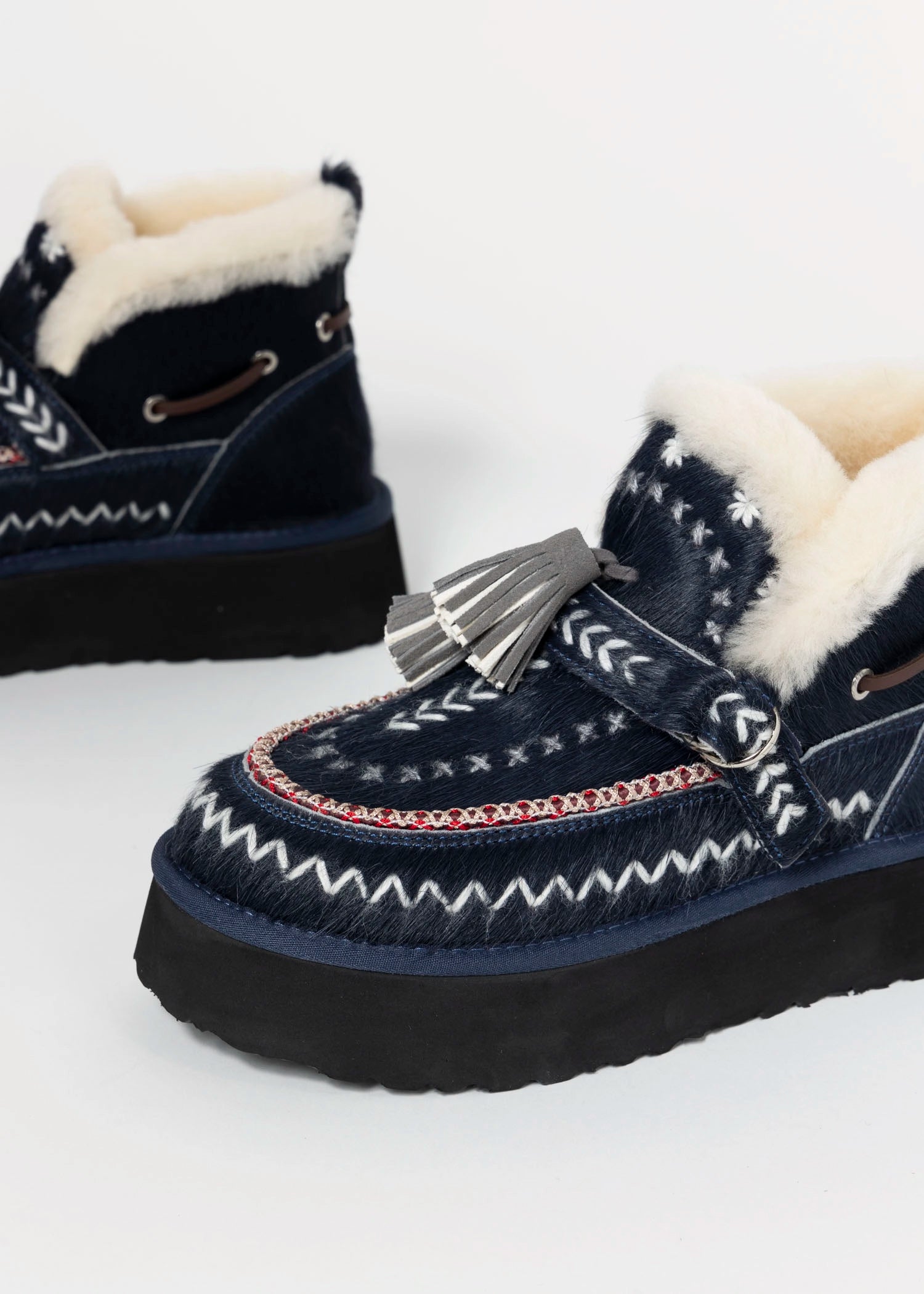 swatch_Navy Haircalf shearling lined boot