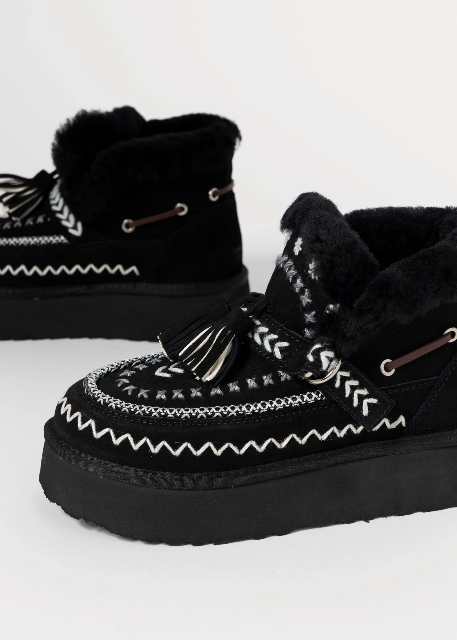 swatch_Black Suede shearling lined boot
