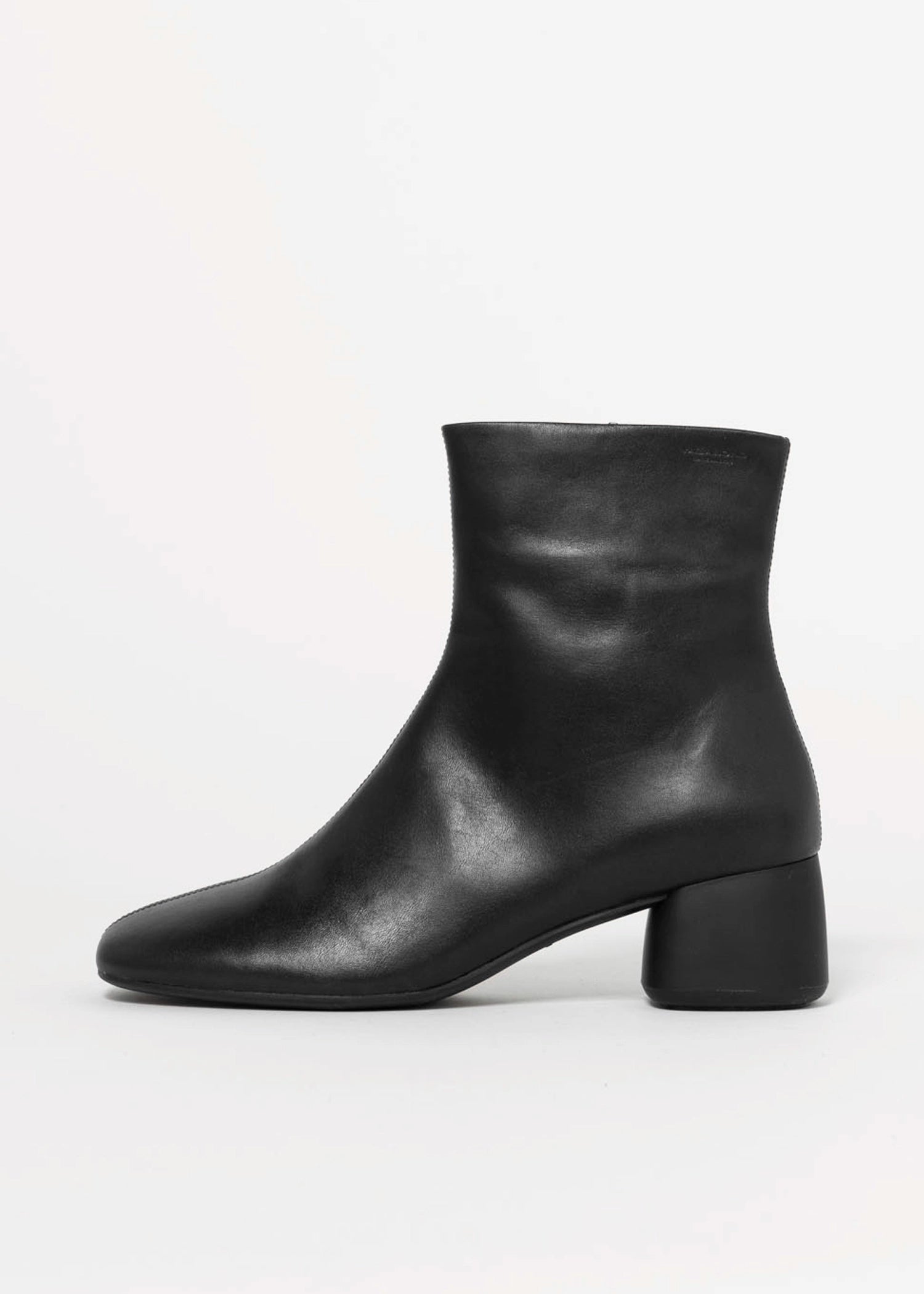 swatch_Black Leather vagabond livia ankle boot
