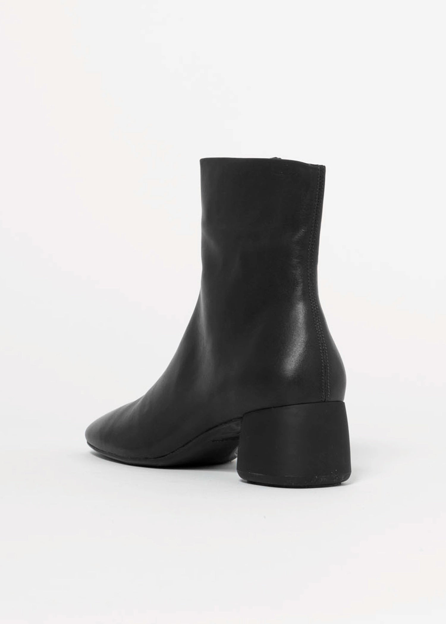 swatch_Black Leather vagabond livia ankle boot