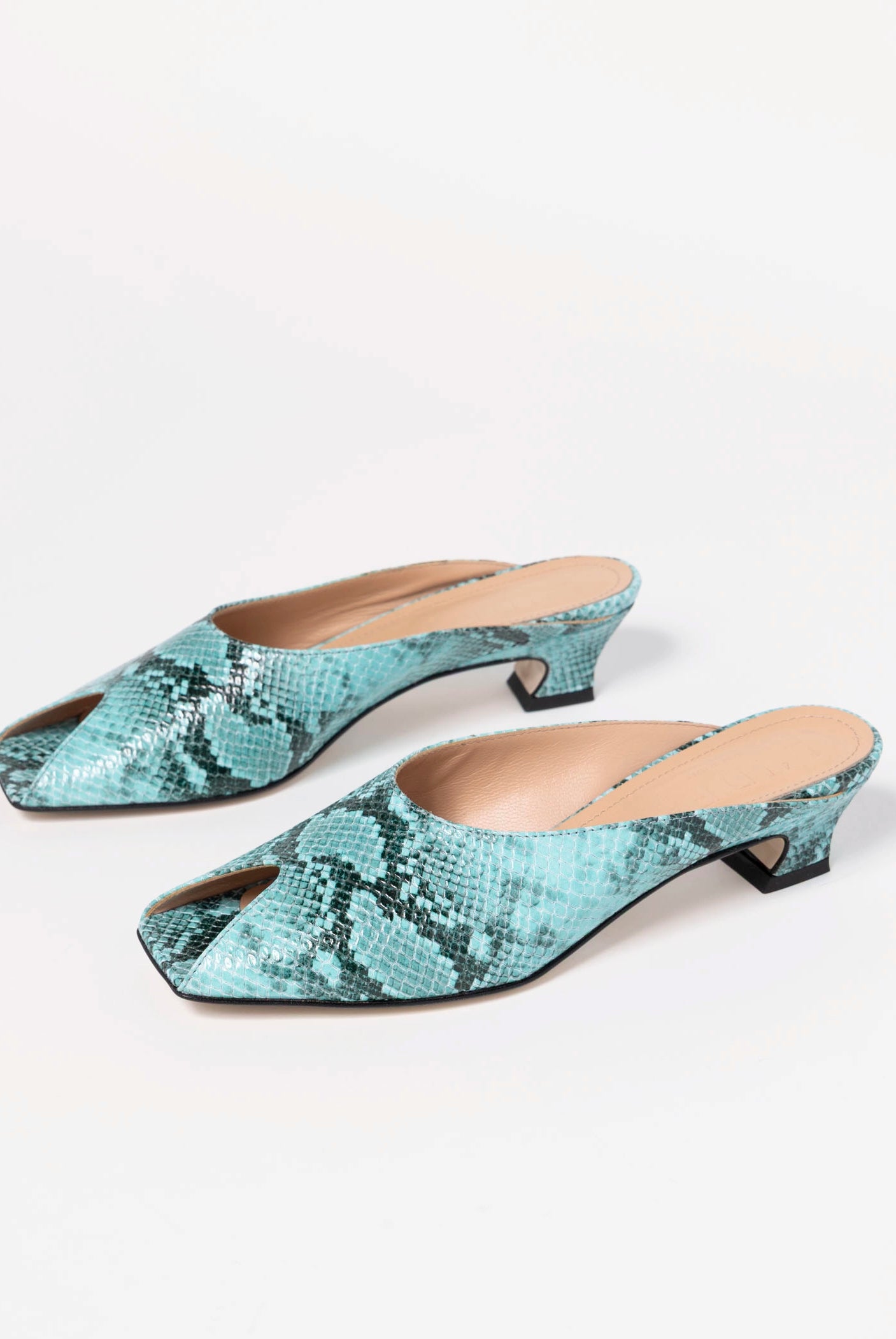 swatch_Turquoise Snake leather peep toe mule L'idea