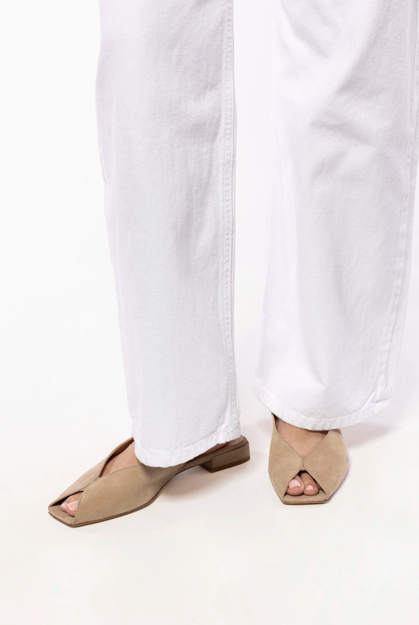 swatch_Taupe Suede flat peep toe sandal