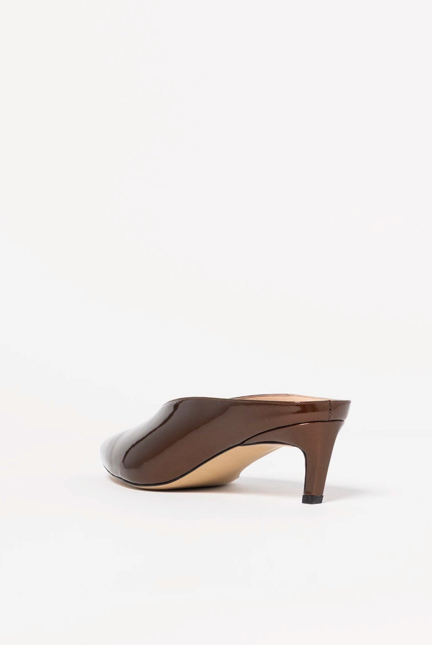 swatch_Bronze Patent pointed toe mule