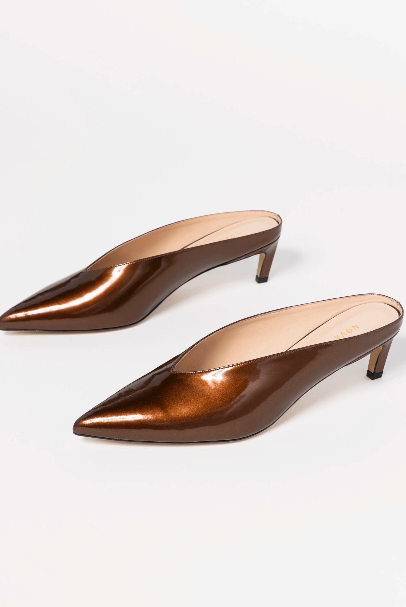 swatch_Bronze Patent pointed toe mule