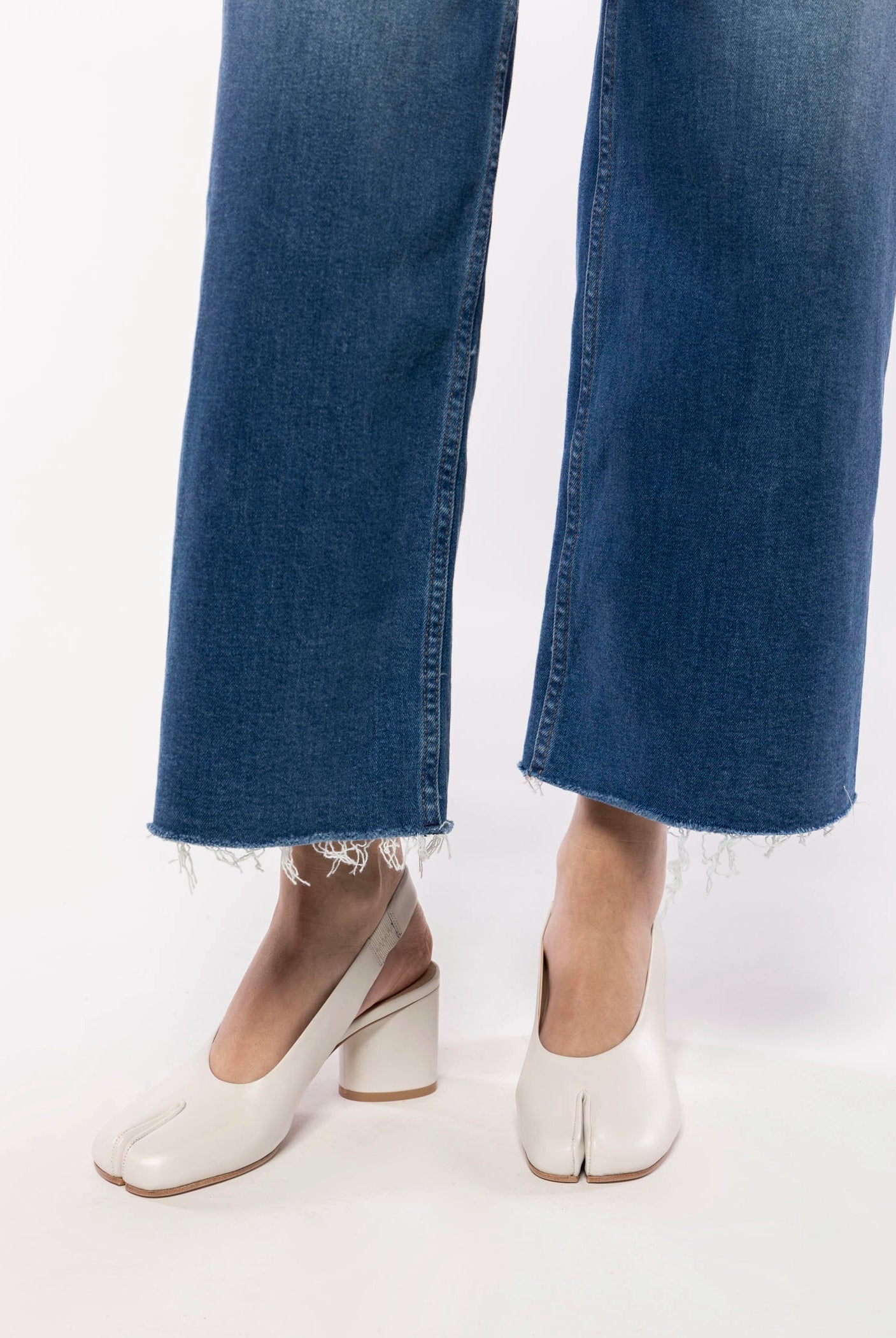 swatch_Bone Leather tabi slingback pump