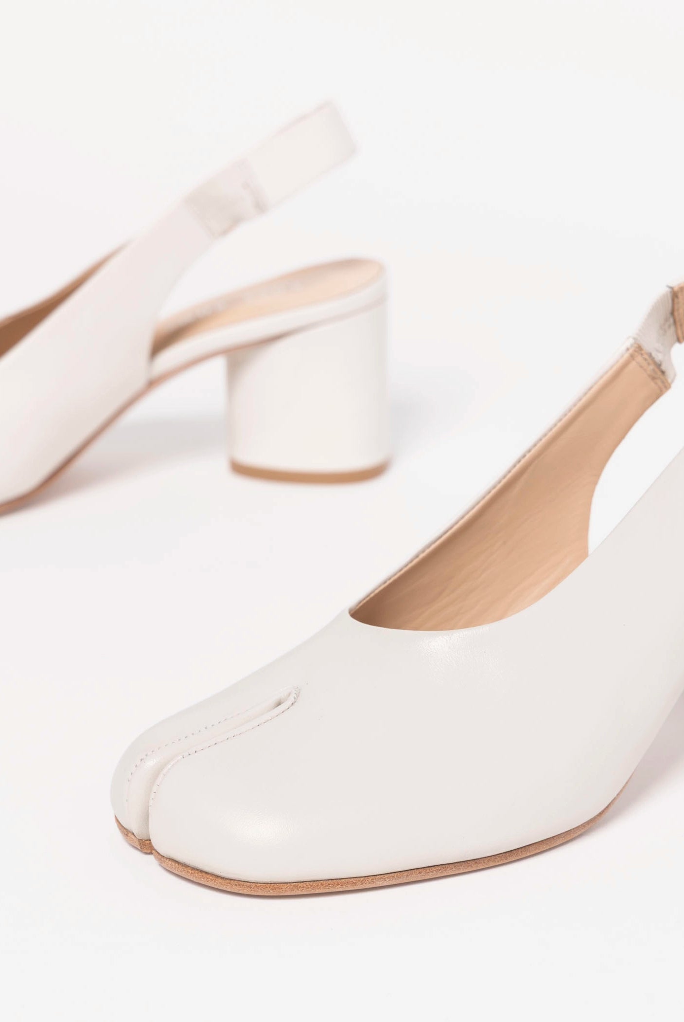 swatch_Bone Leather tabi slingback pump