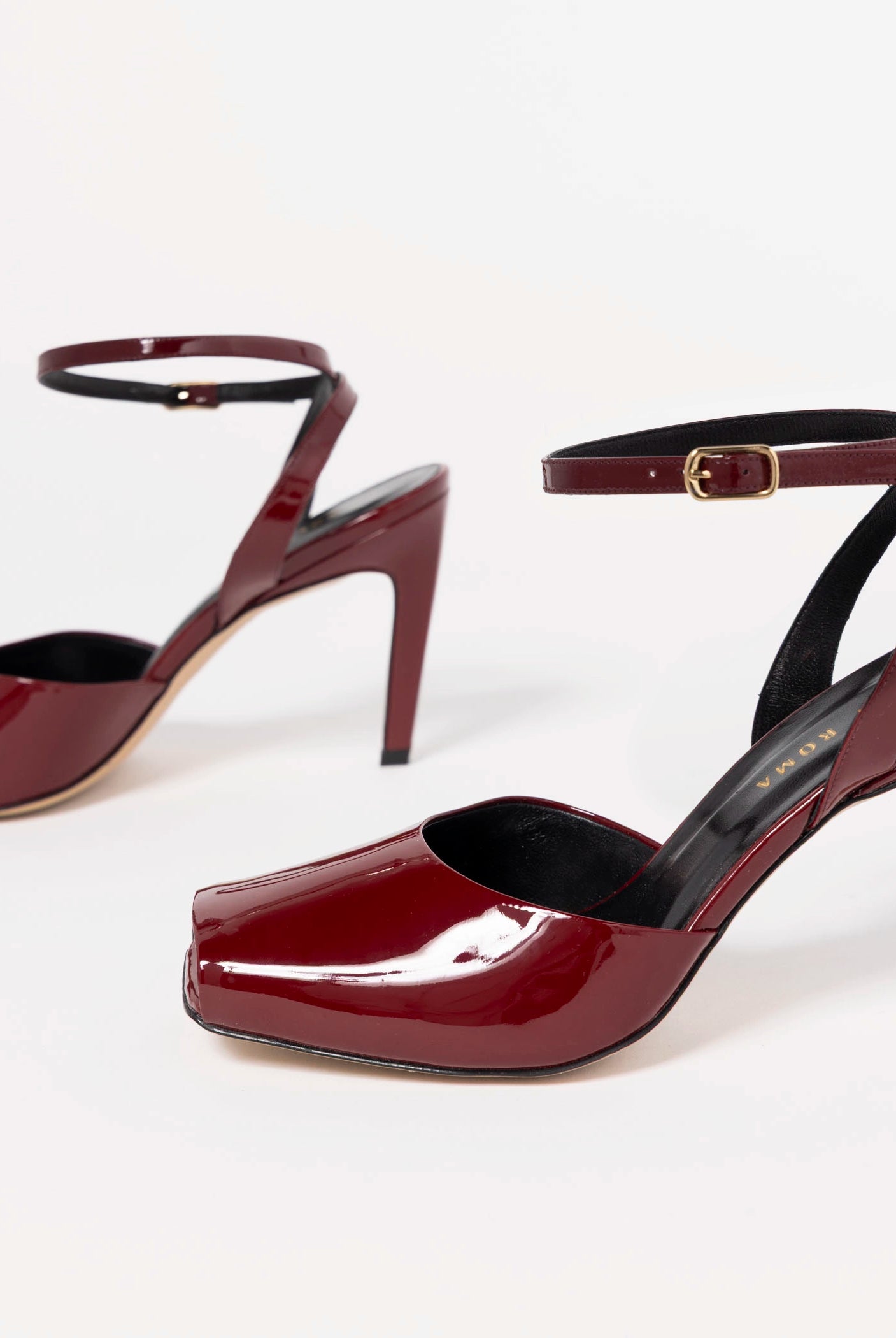 swatch_Cherry Patent Heeled Peep toe sandal