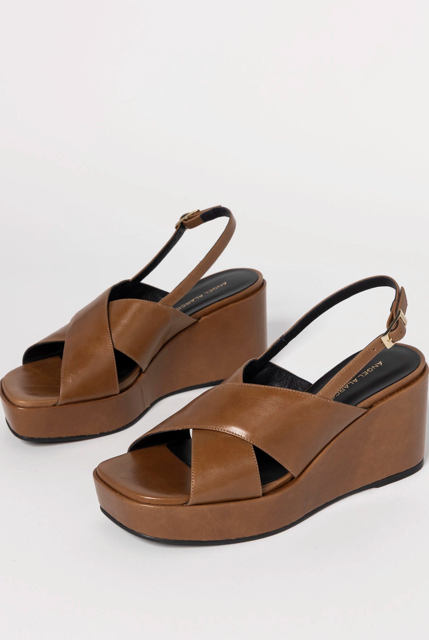 swatch_Caramel Leather stefenia platform sandal angel alarcon