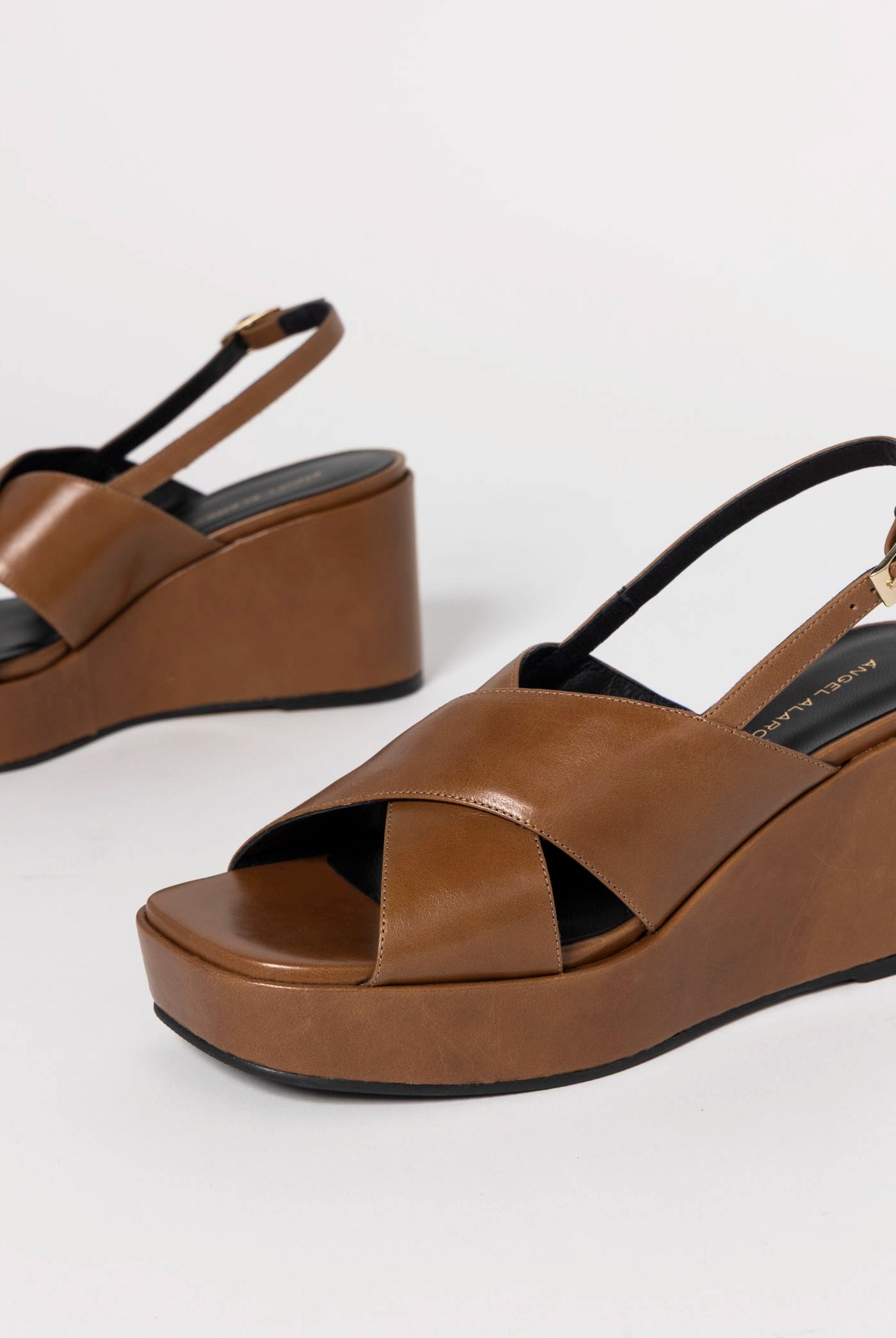 swatch_Caramel Leather stefenia platform sandal angel alarcon