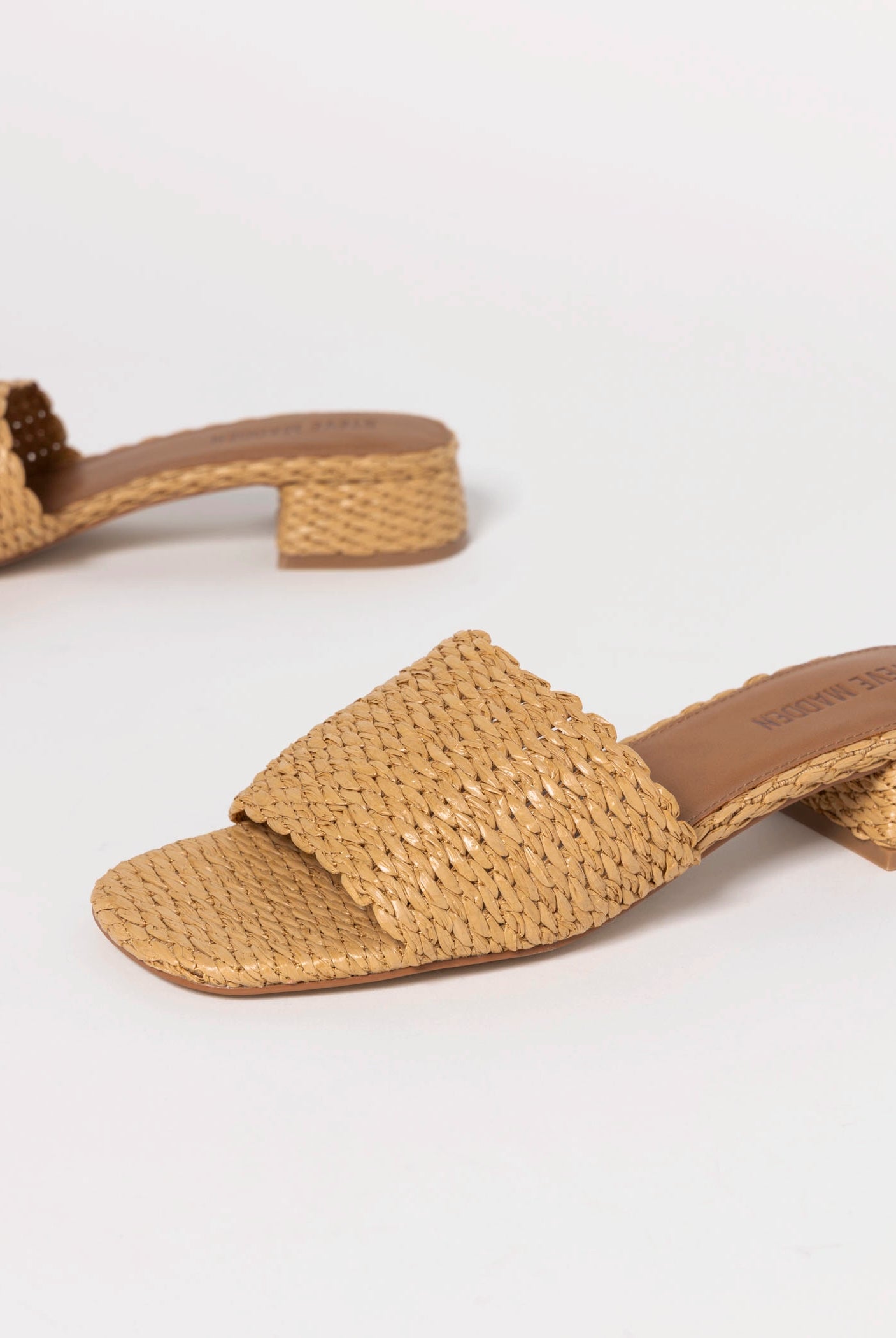 swatch_Raffia steve madden montgomery slide sandal