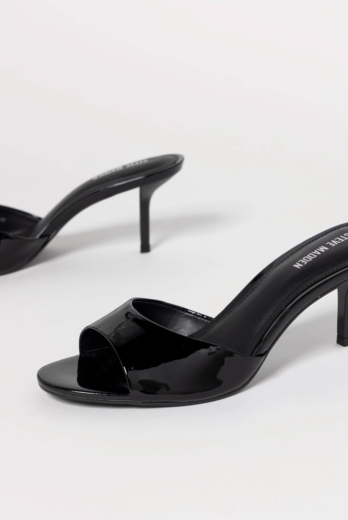 swatch_Black Patent steve madden kendrix heeled sandal
