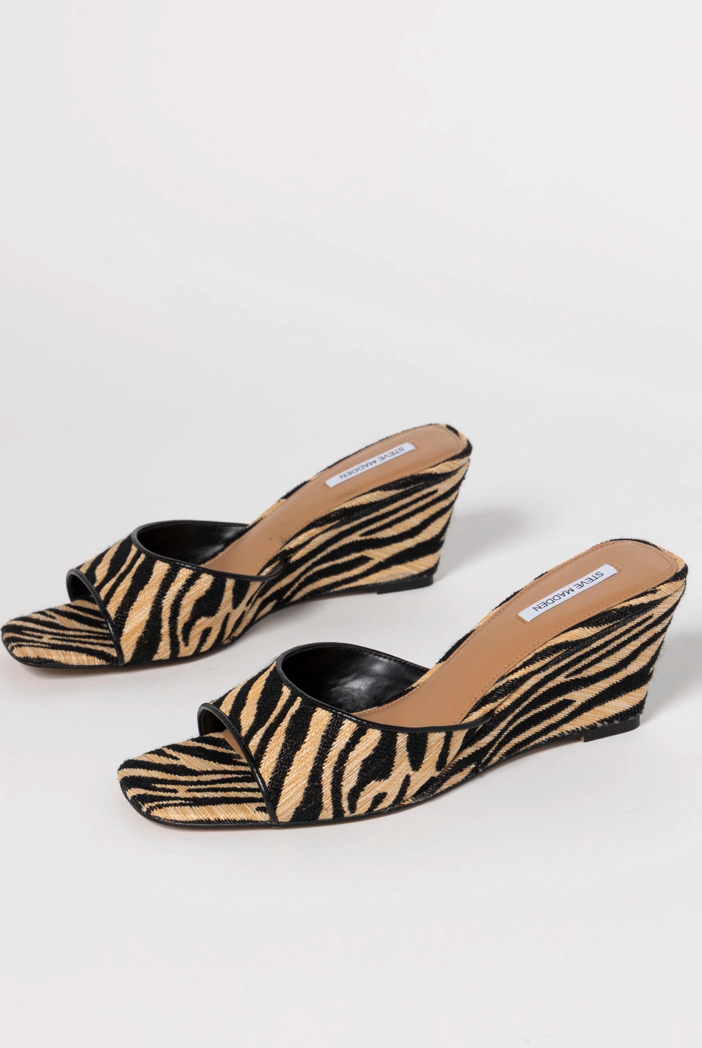 swatch_Zebra steve madden seleste wedge sandal
