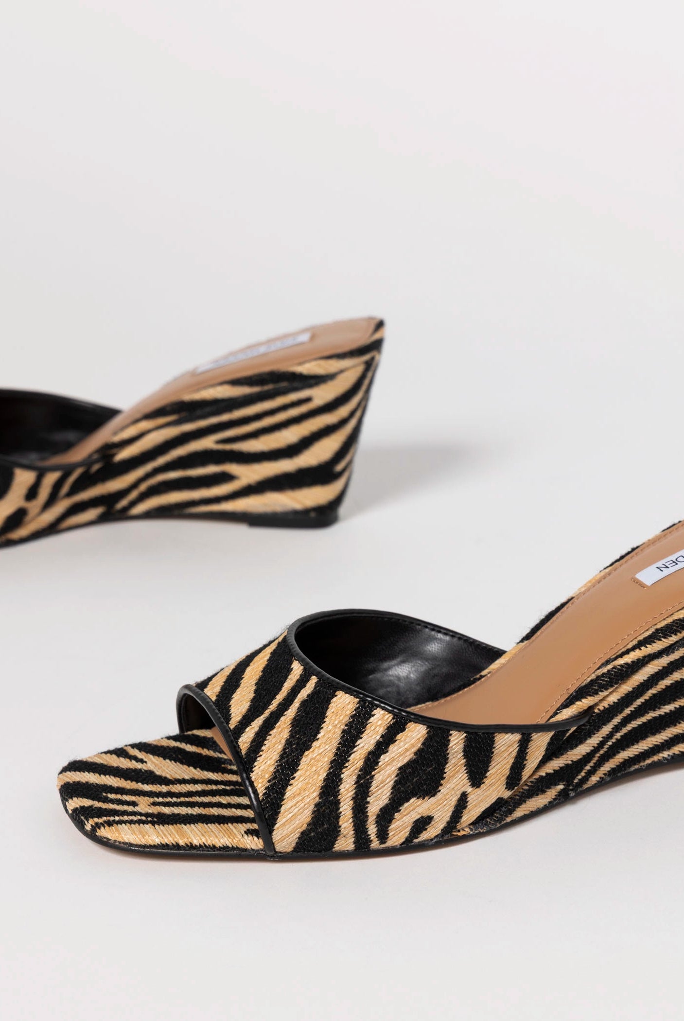 swatch_Zebra steve madden seleste wedge sandal