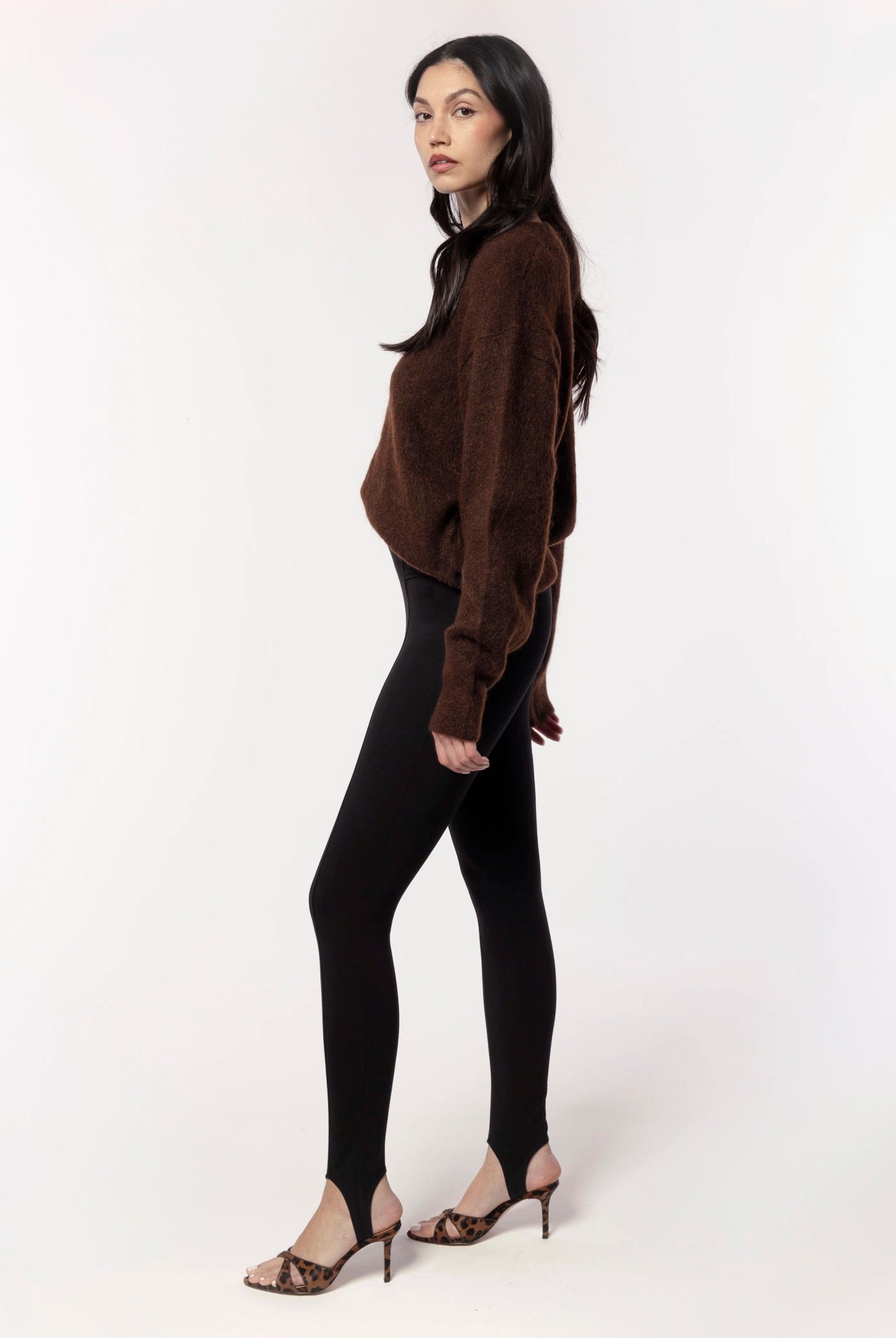 swatch_Black stirrup leggings