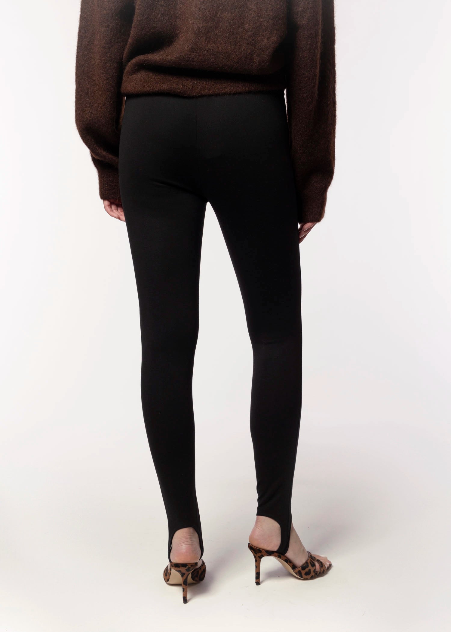 swatch_Black stirrup leggings