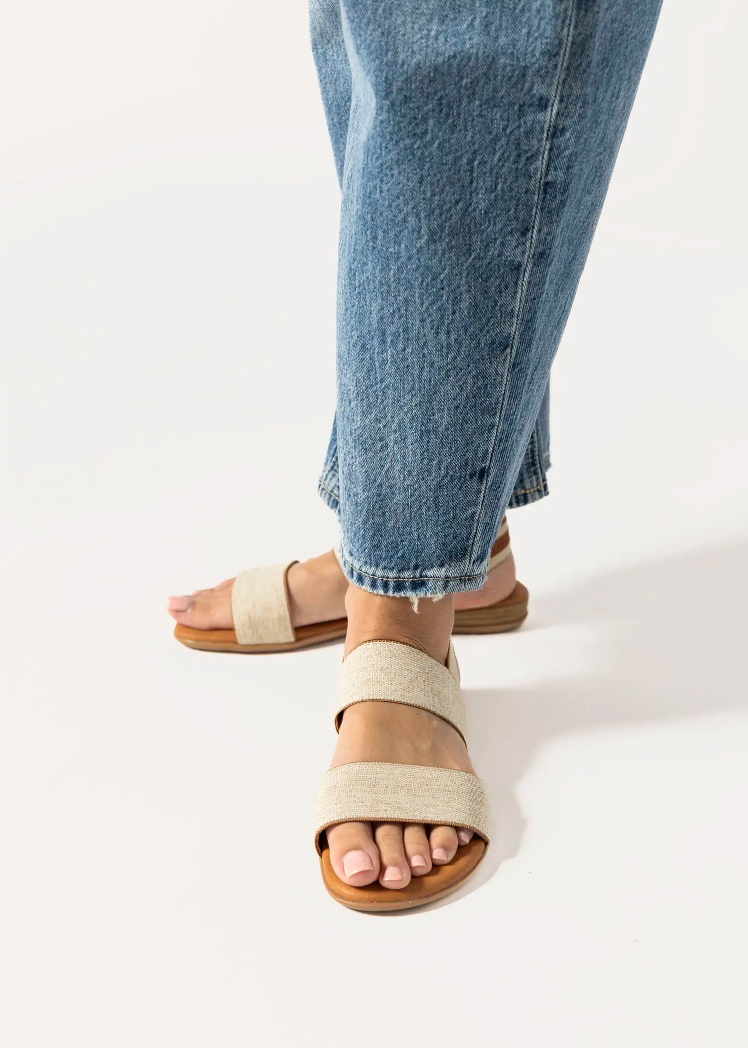 swatch_natural nigella sandal flat sandals