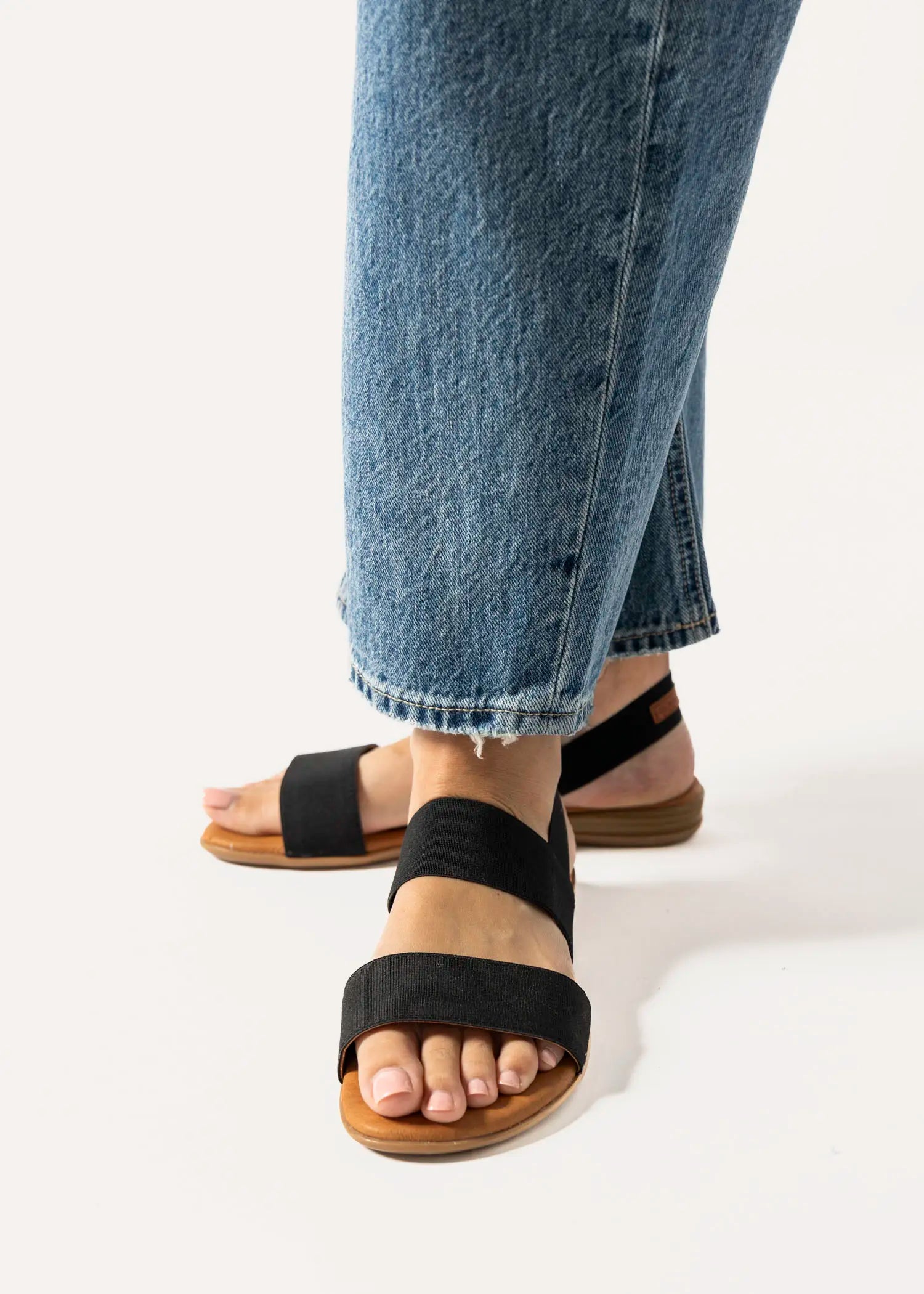 swatch_black nigella sandal flat sandals