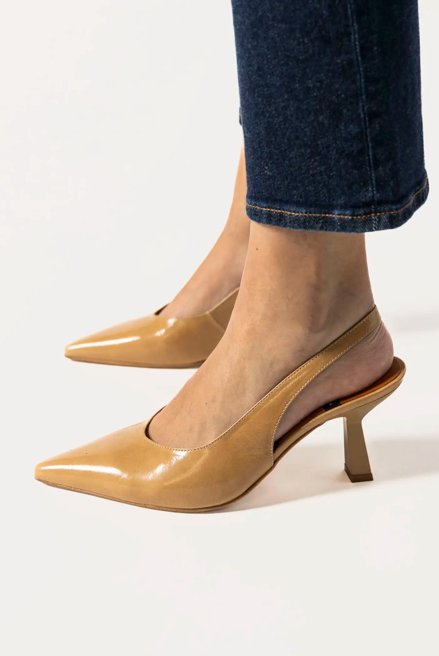 swatch_honey patent violette slingback heels