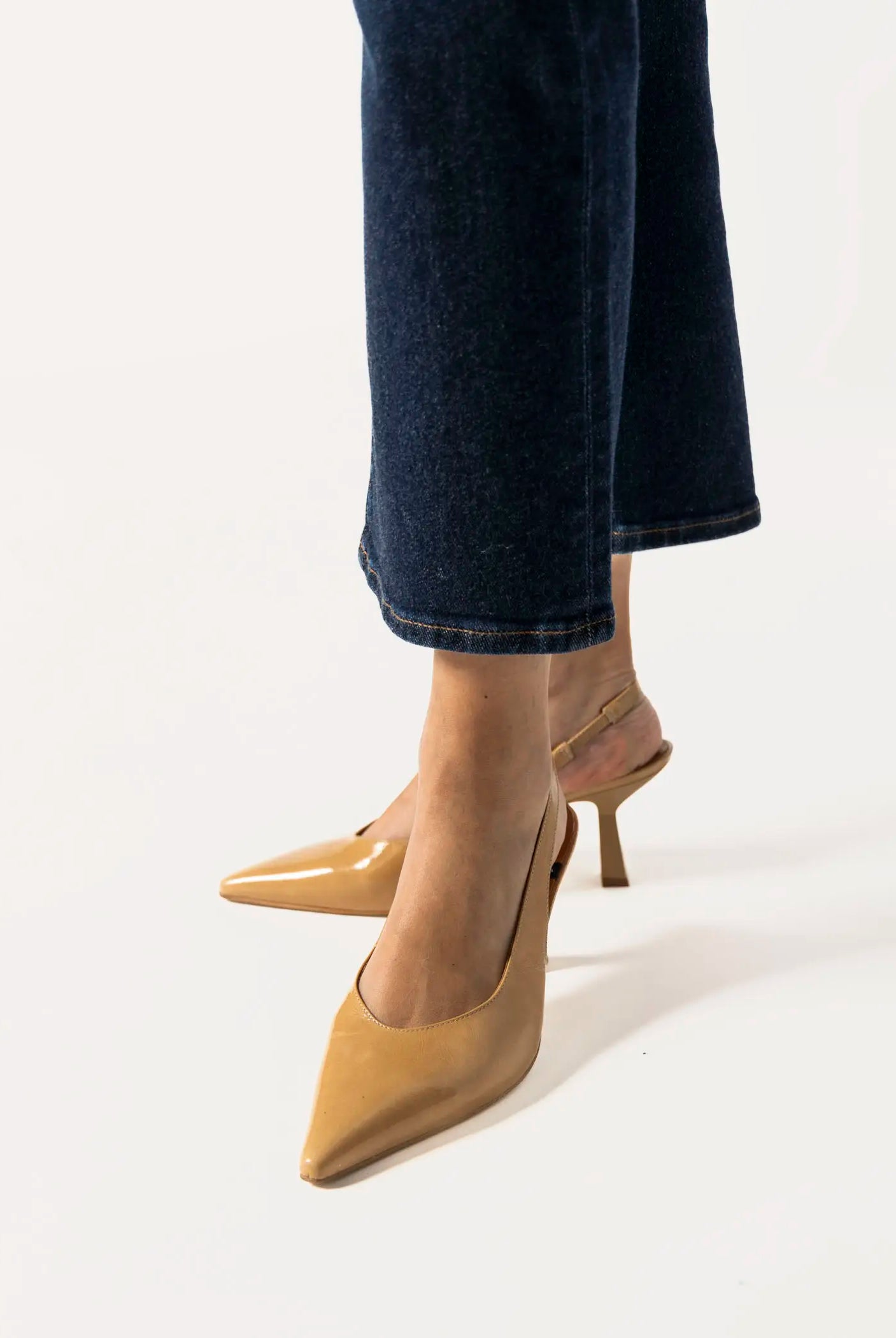 swatch_honey patent violette slingback heels