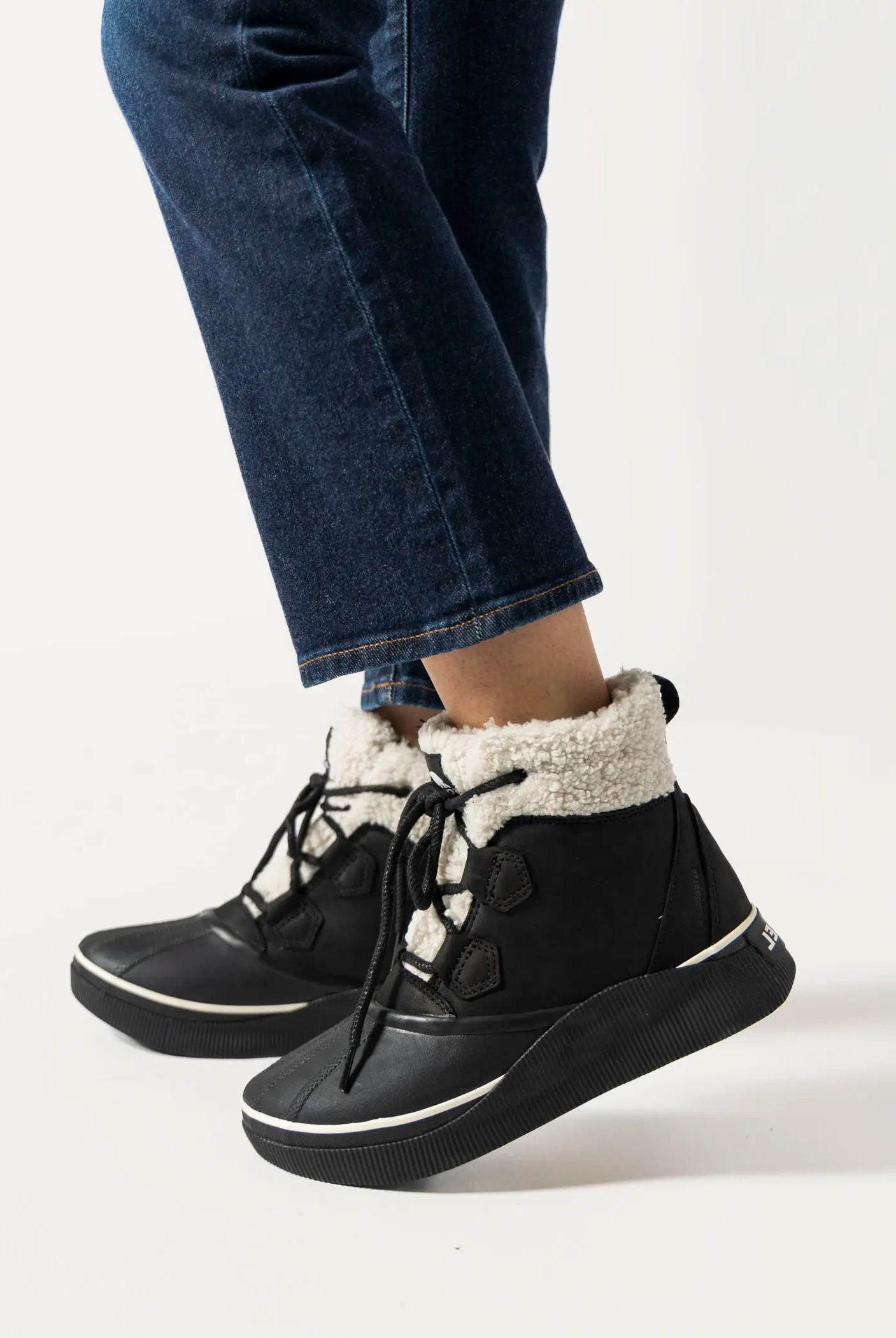 swatch_black out n about chillz waterproof boot boots