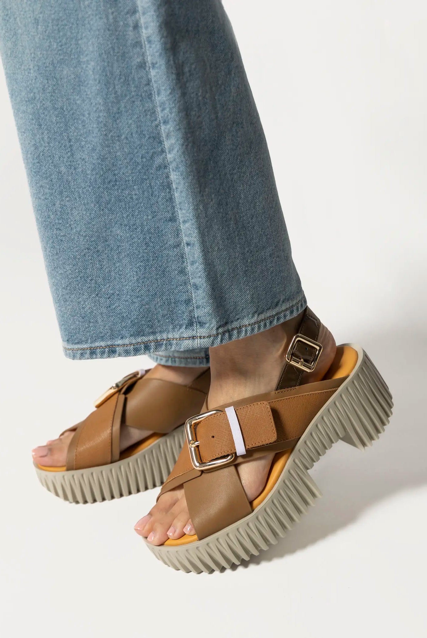 swatch_taupe plia juno sandal platform sandals