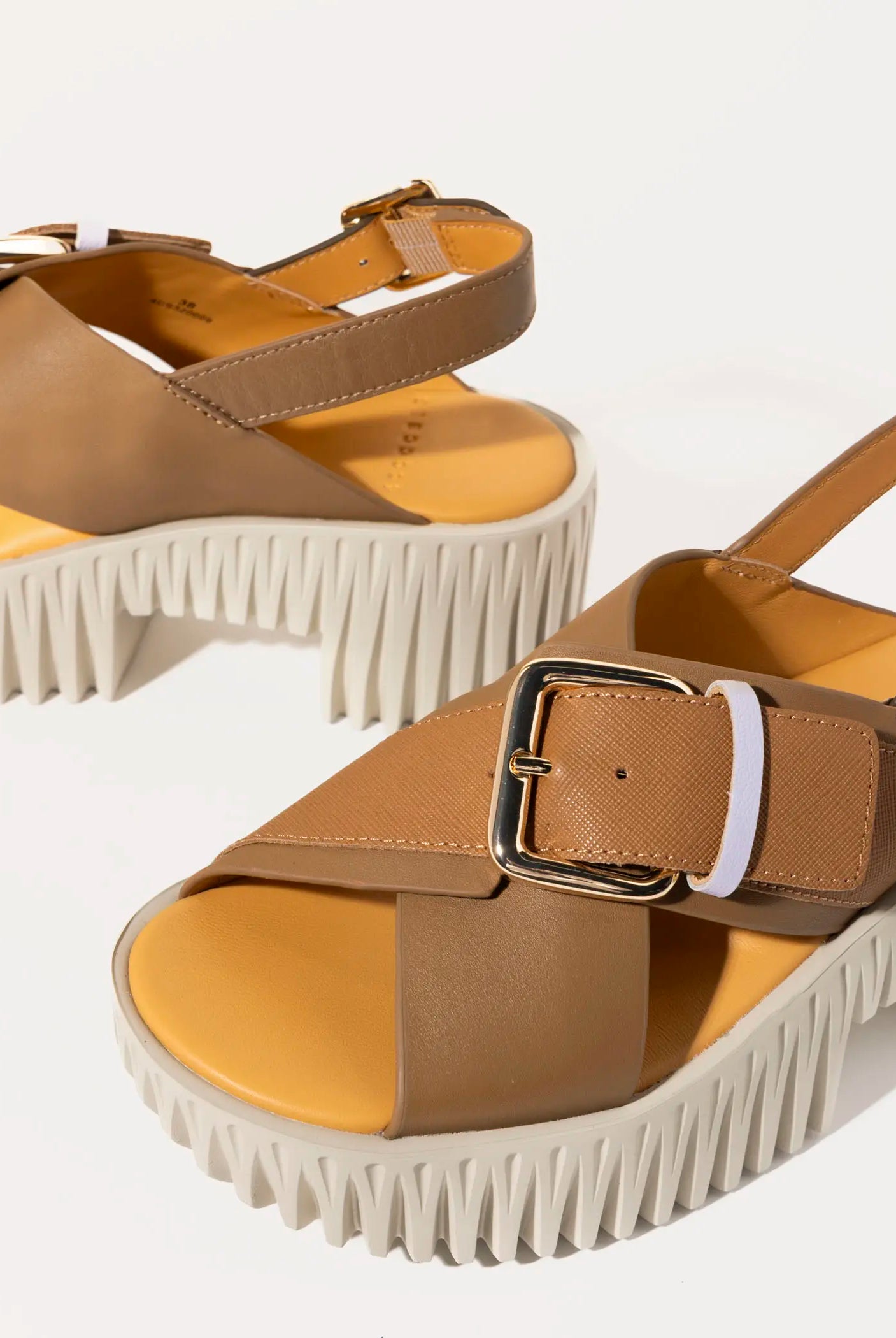 swatch_taupe plia juno sandal platform sandals