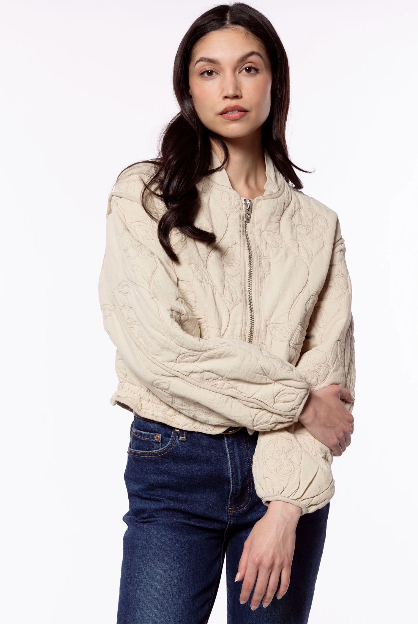 swatch_Vanilla blank nyc floral nylon jacket