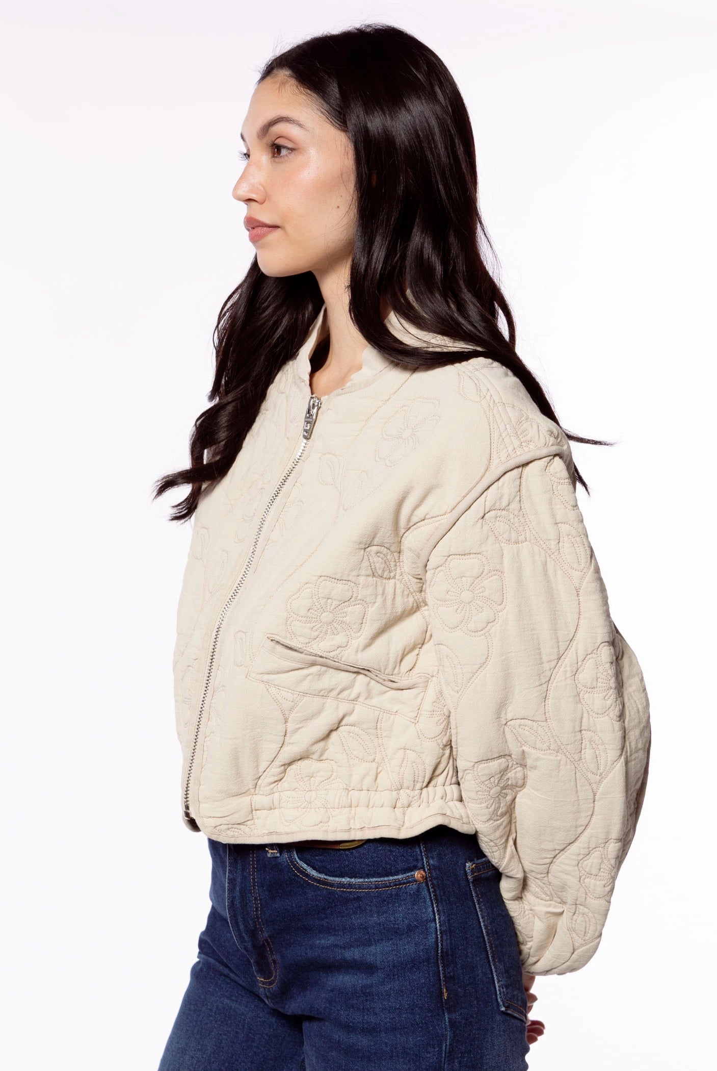 swatch_Vanilla blank nyc floral nylon jacket