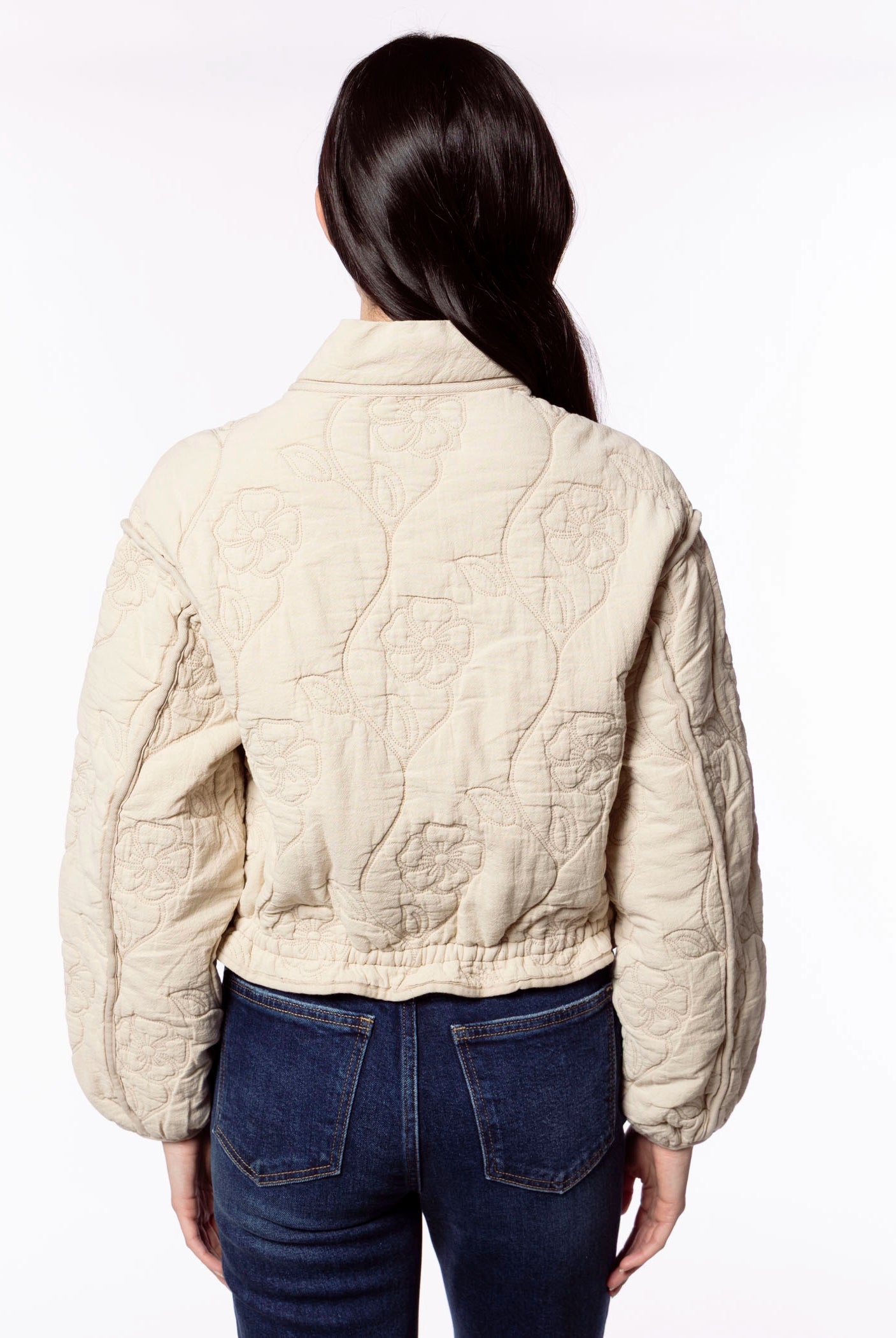 swatch_Vanilla blank nyc floral nylon jacket