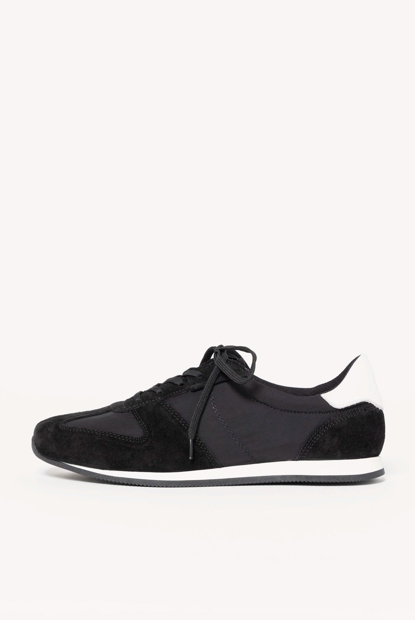 swatch_Black vagabond yasmin sneakers