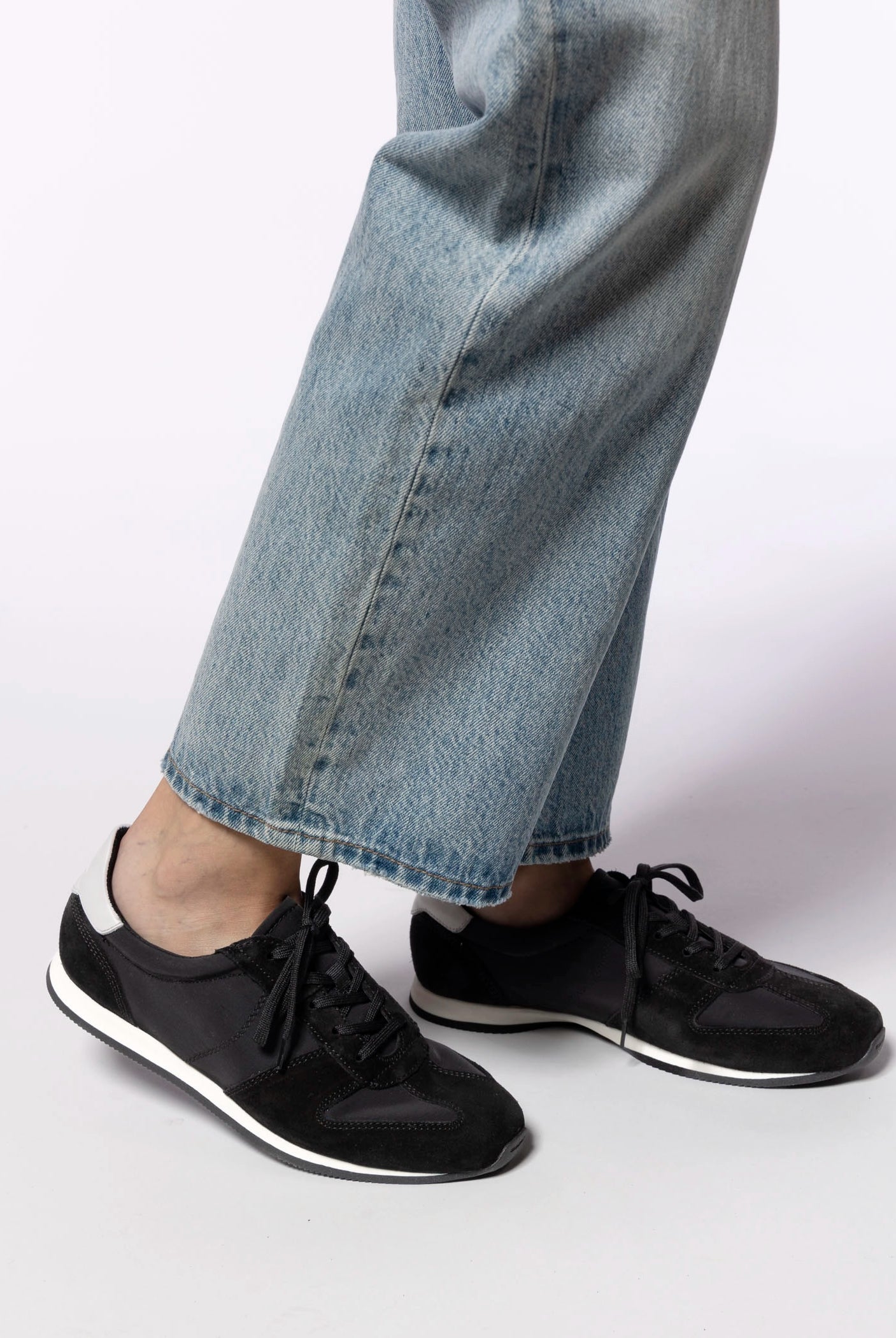 swatch_Black vagabond yasmin sneakers