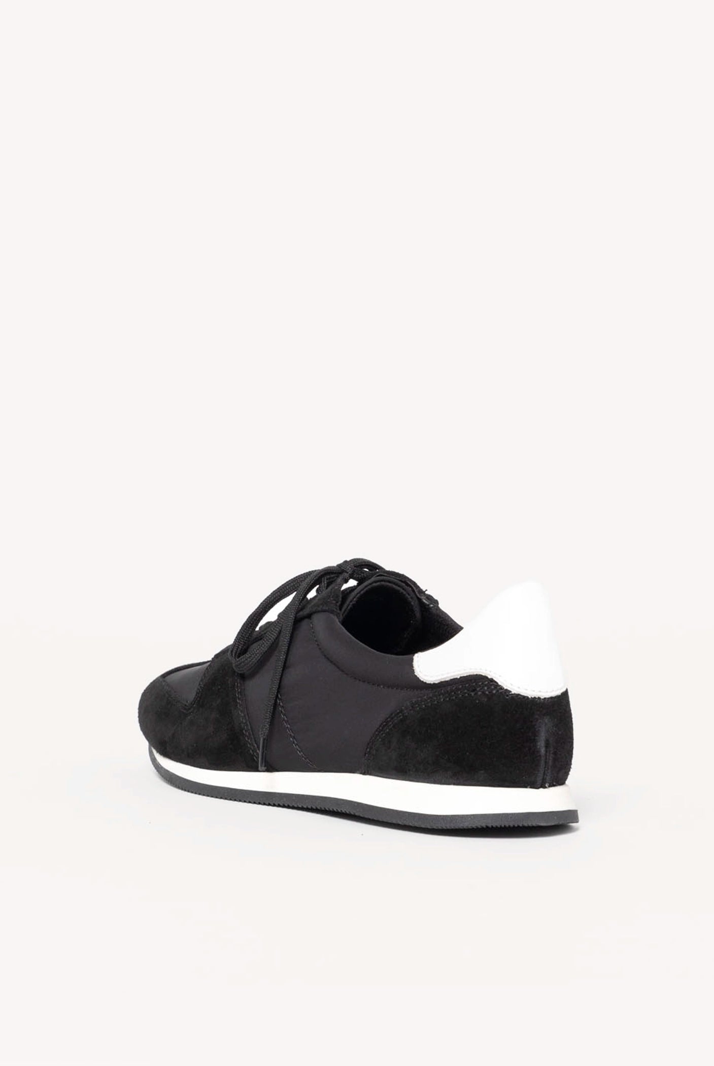 swatch_Black vagabond yasmin sneakers