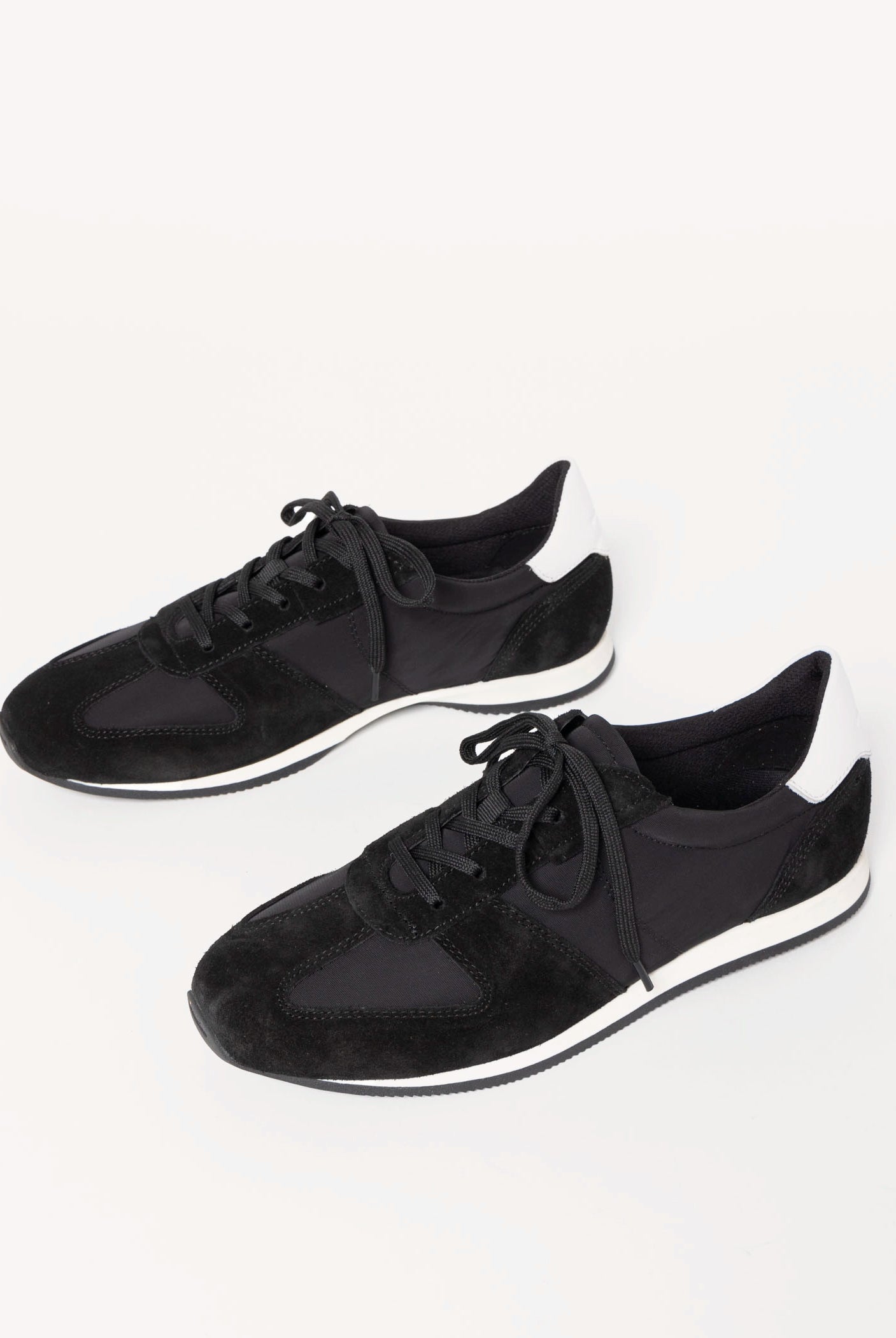 swatch_Black vagabond yasmin sneakers