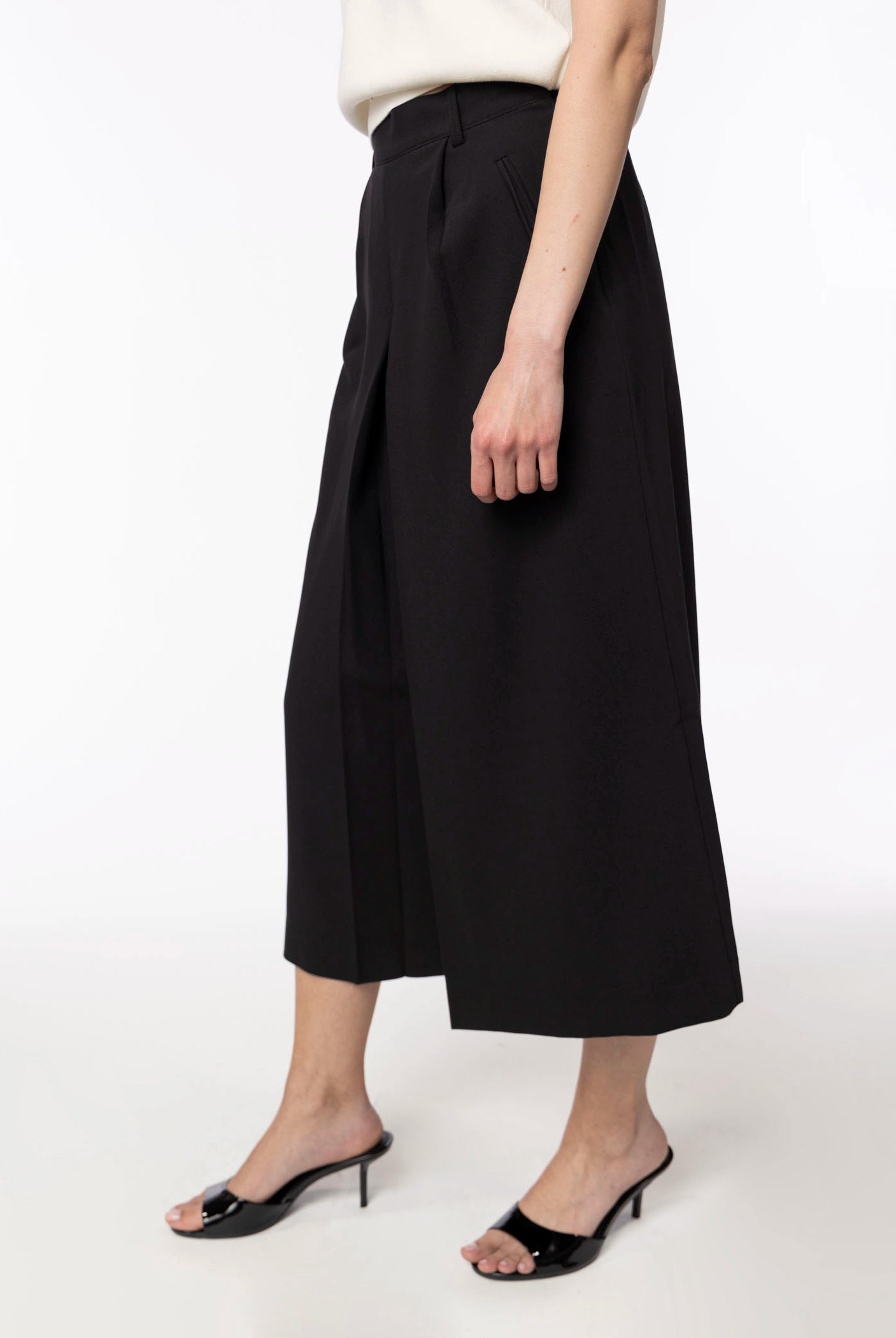 swatch_Black favorite daughter nicole culotte pant