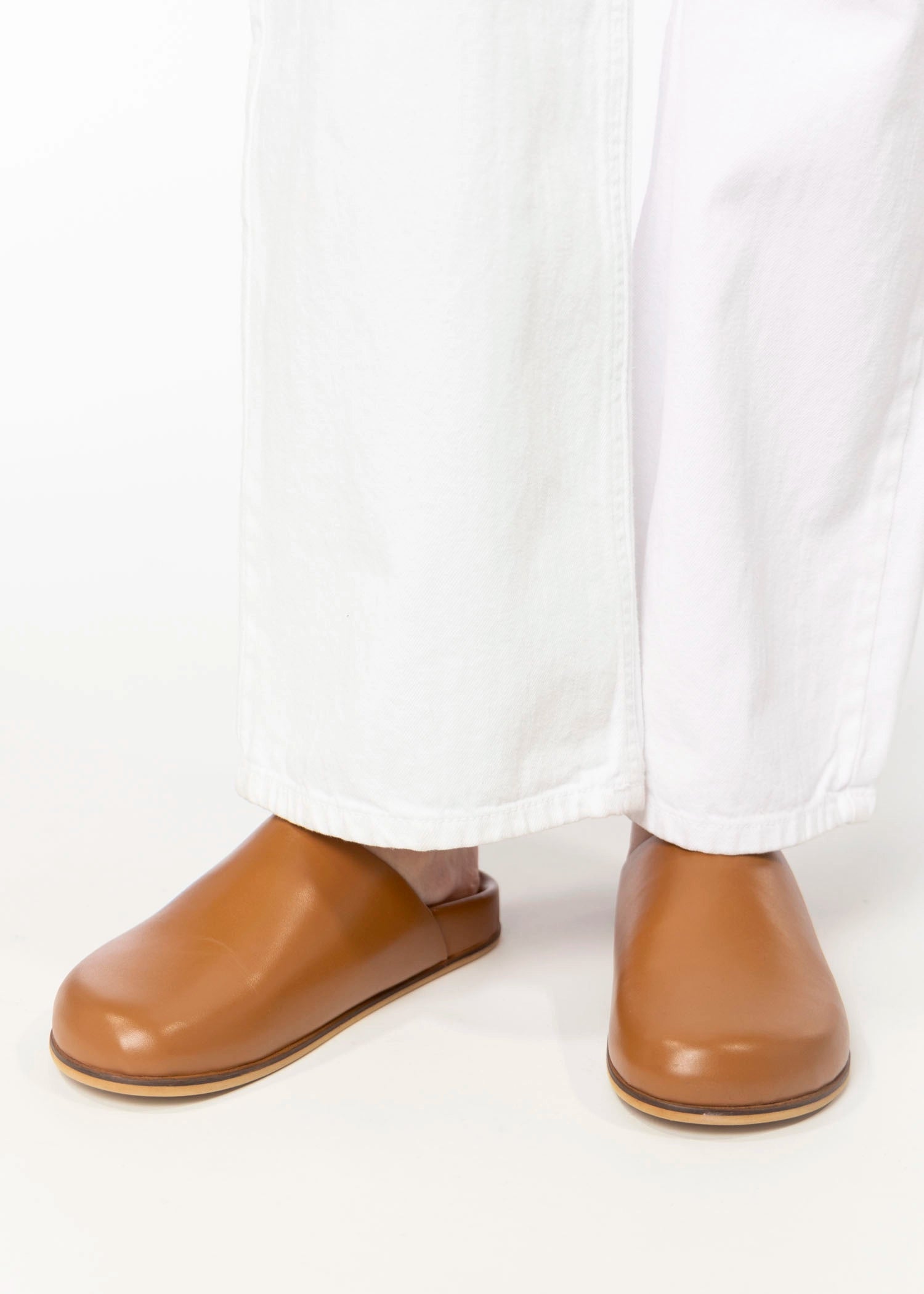swatch_Caramel intentionally blank agatha leather clog
