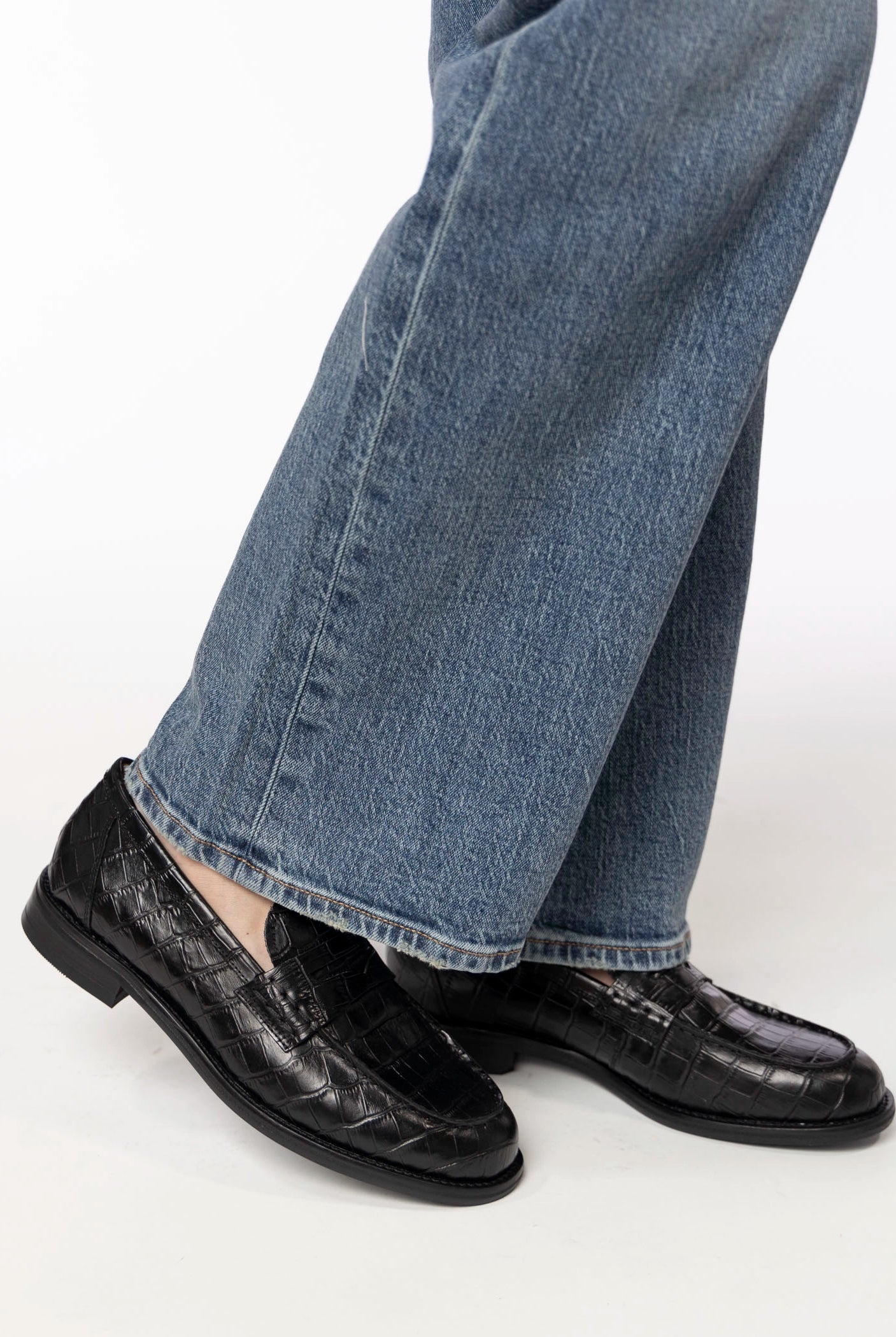 swatch_Black Croco vagabond linn loafer