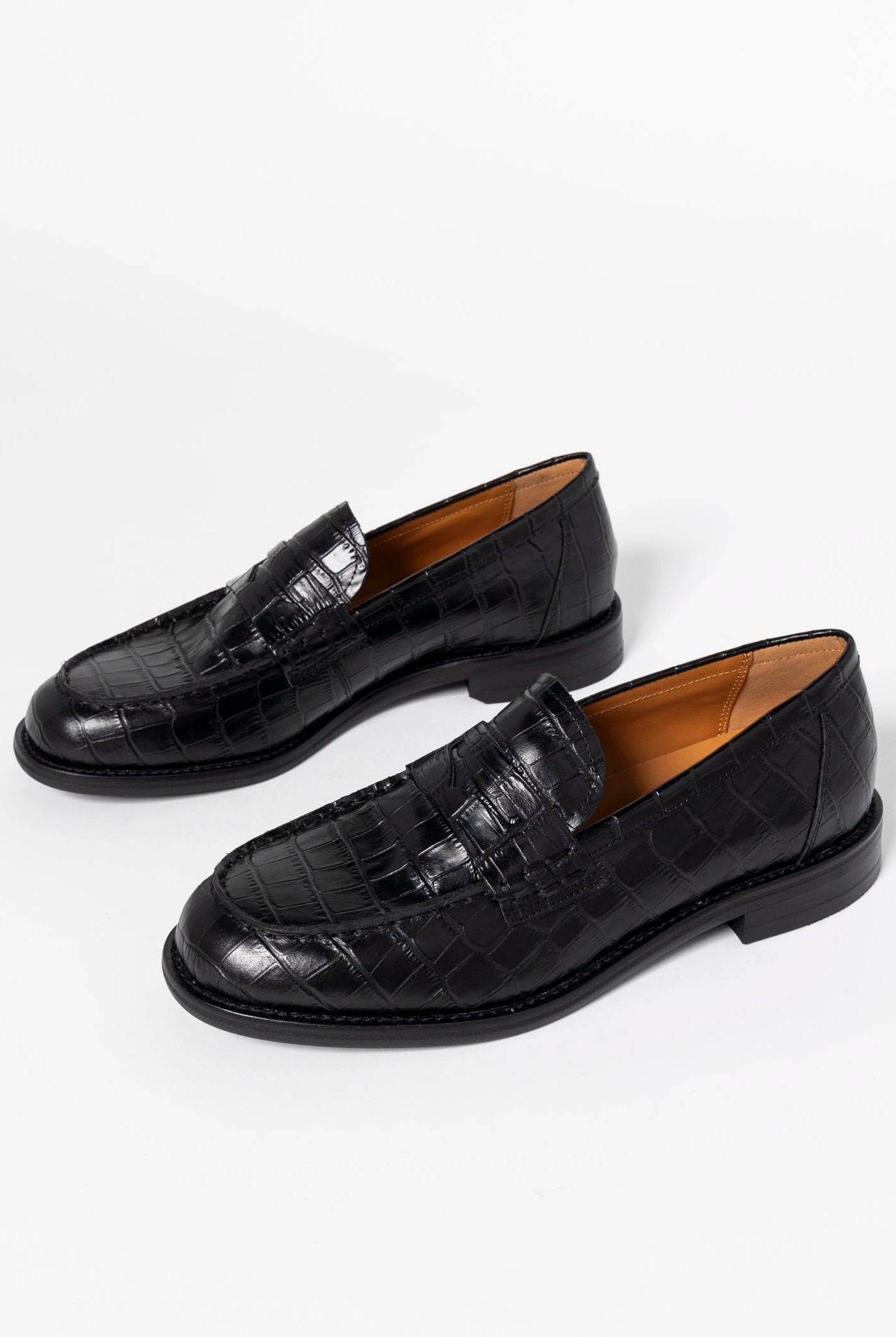 swatch_Black Croco vagabond linn loafer