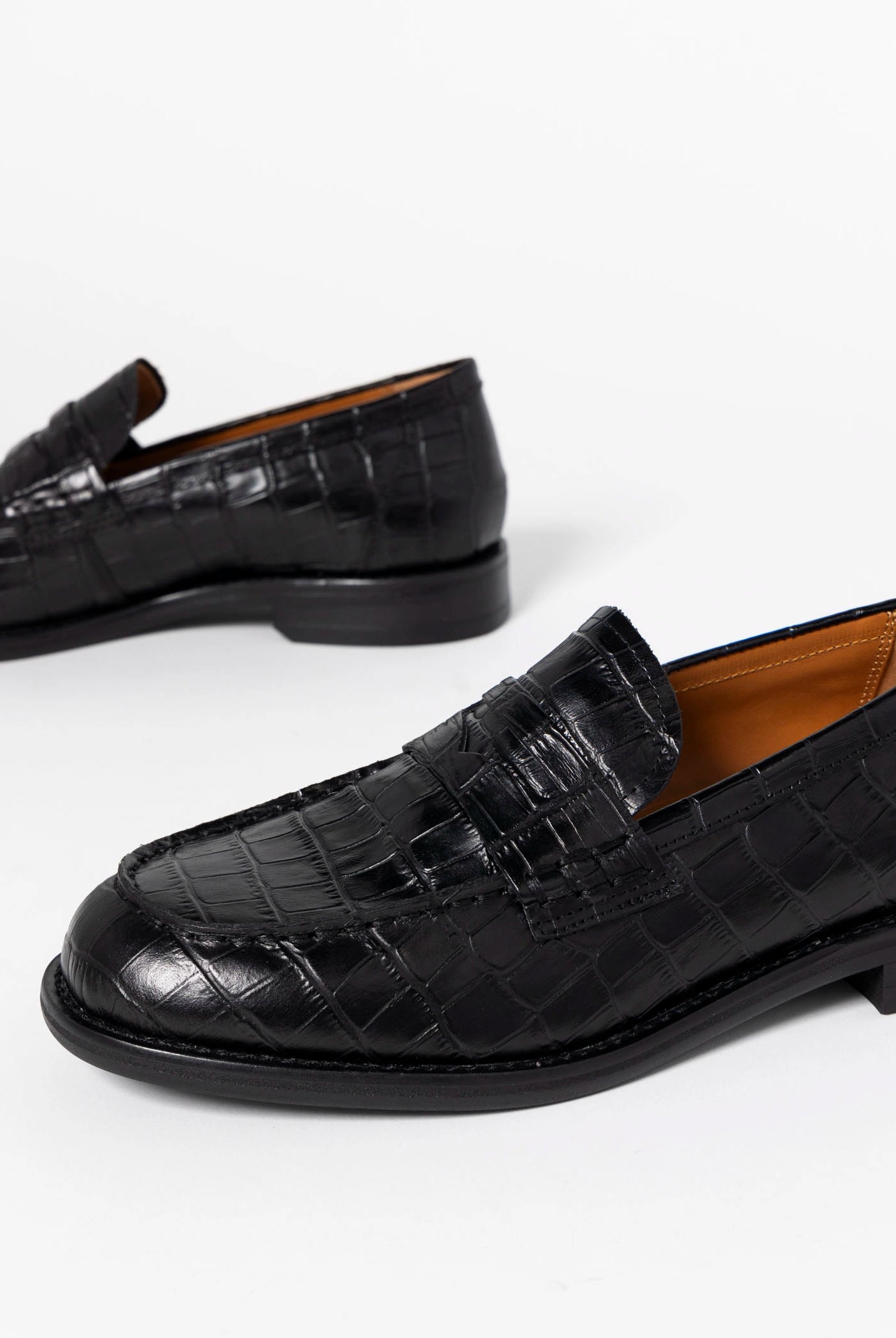 swatch_Black Croco vagabond linn loafer