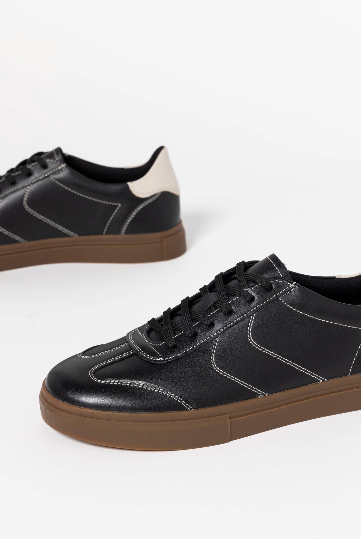 swatch_Black vagabond cody sneakers