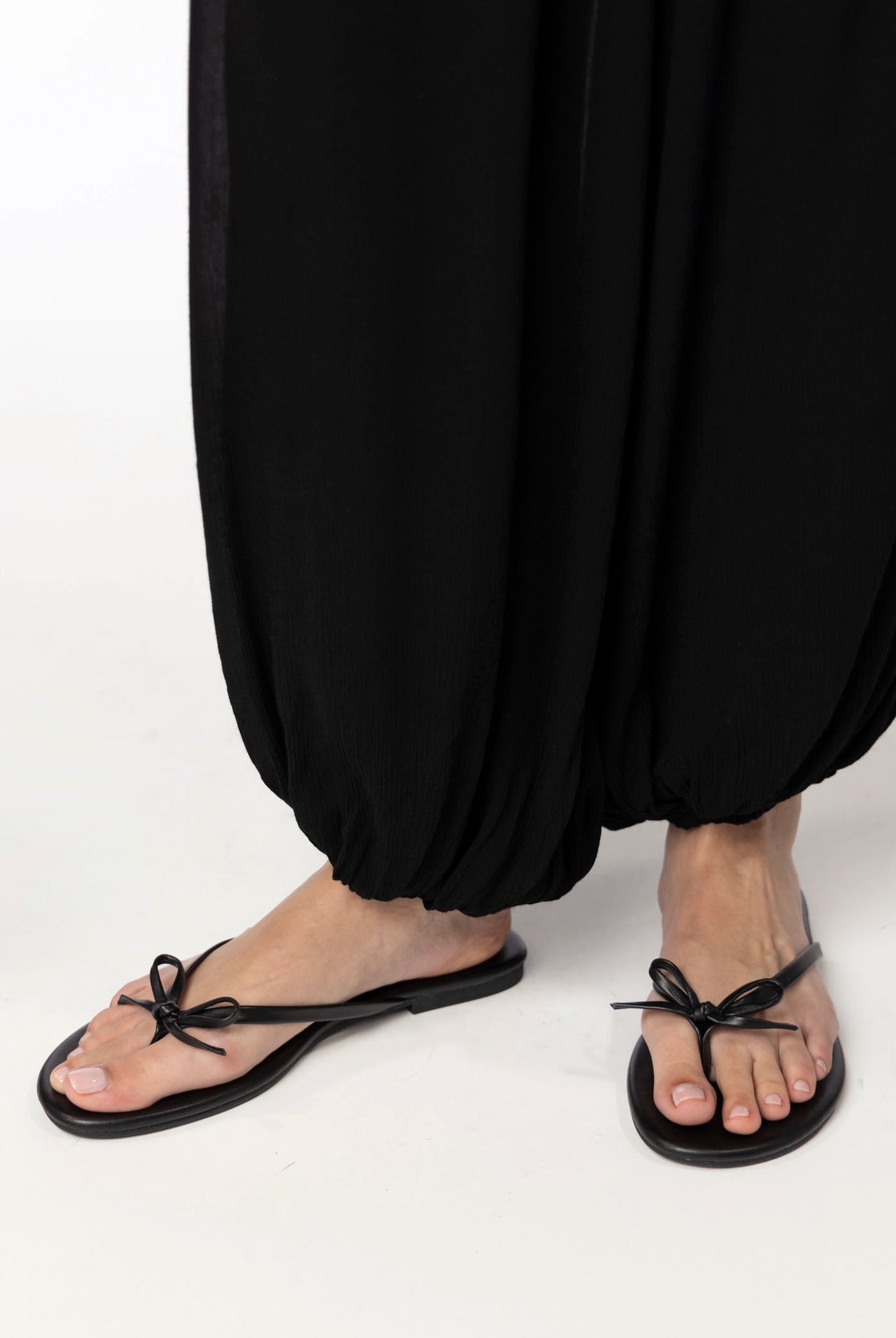 swatch_black wishlist flip flop flat sandals