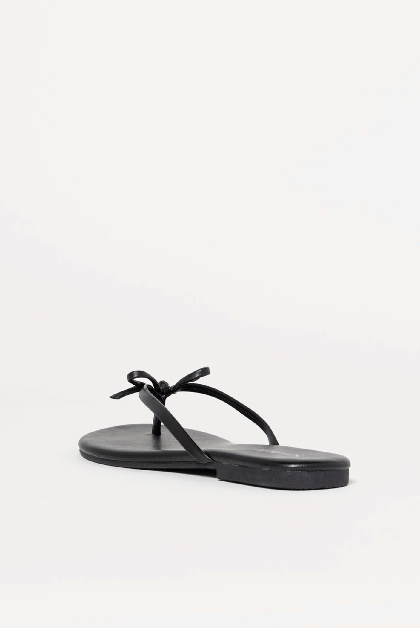 swatch_black wishlist flip flop flat sandals
