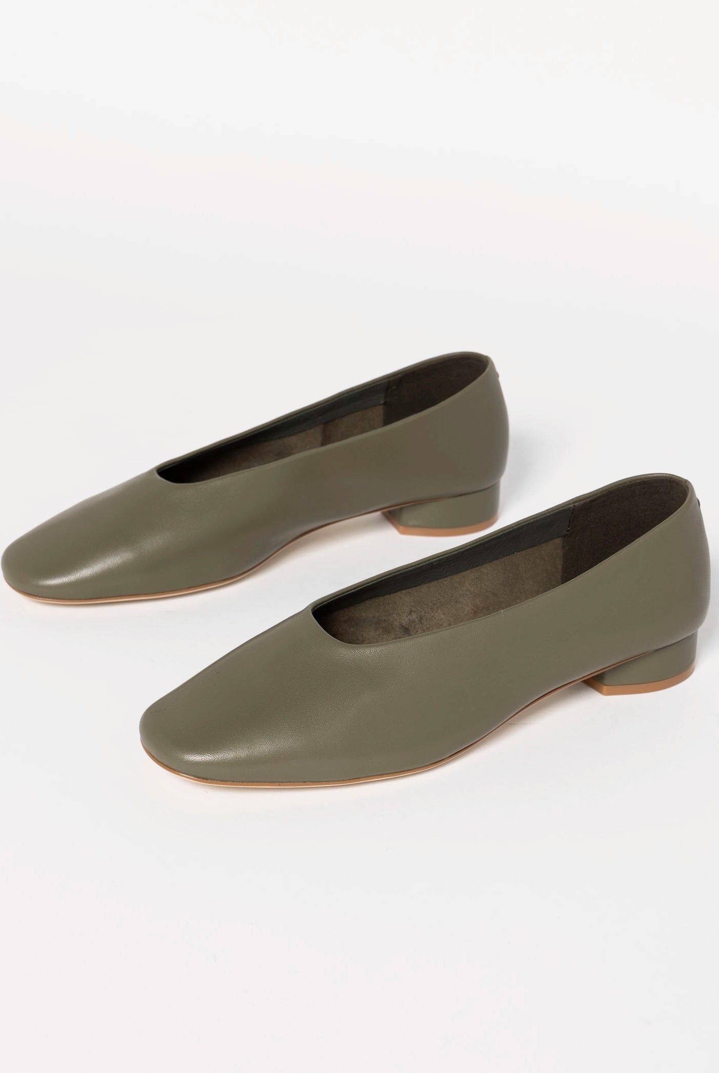 swatch_Olive Leather jeffrey campbell trustee leather pump