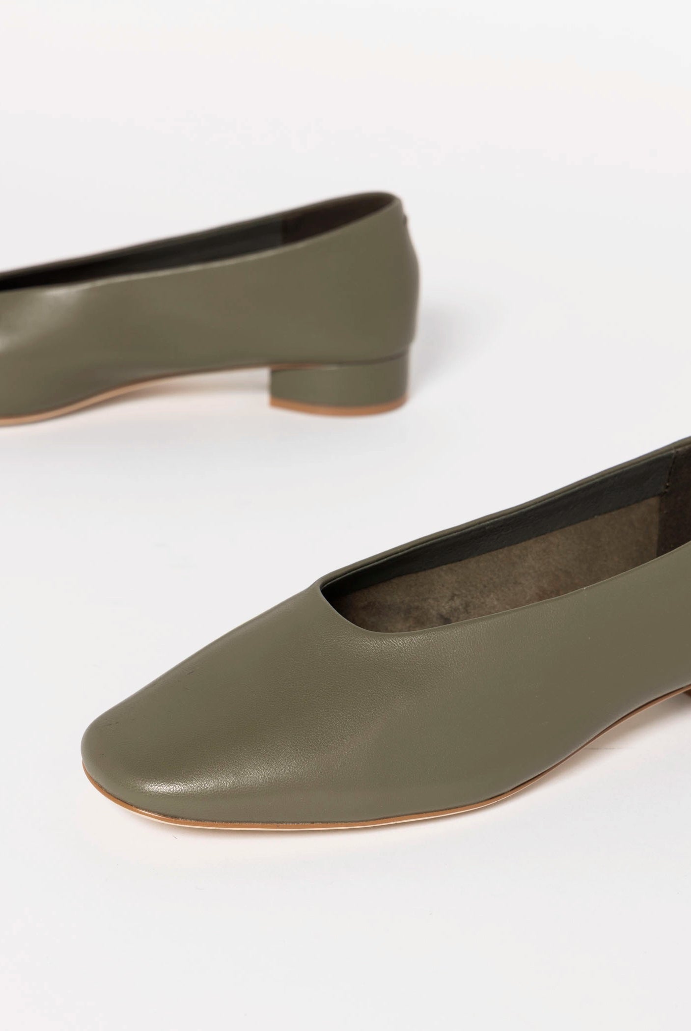 swatch_Olive Leather jeffrey campbell trustee leather pump