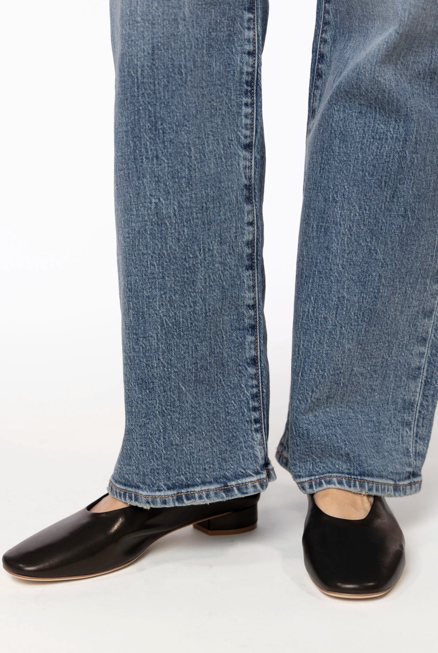 swatch_Black Leather jeffrey campbell trustee leather pump