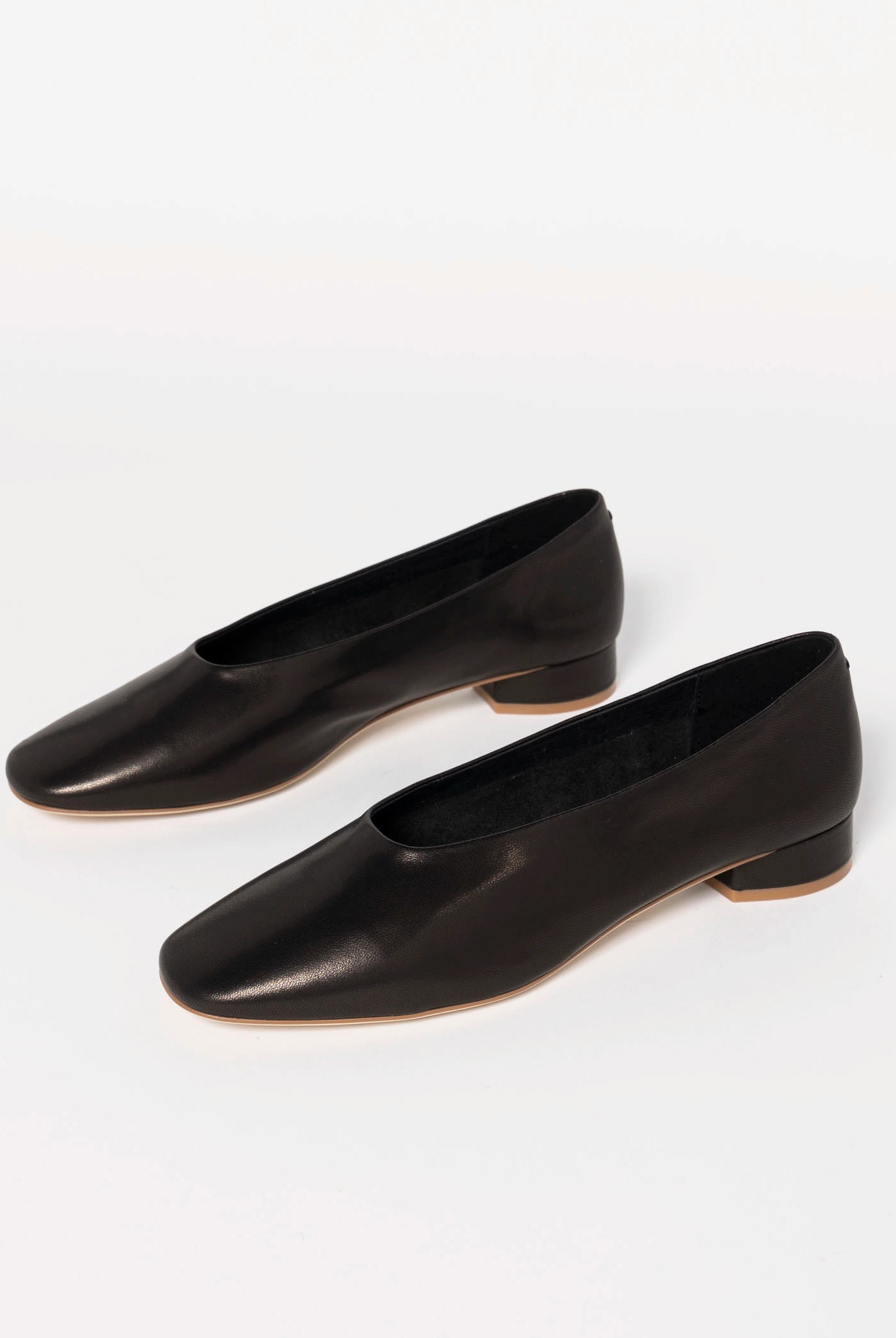 swatch_Black Leather jeffrey campbell trustee leather pump