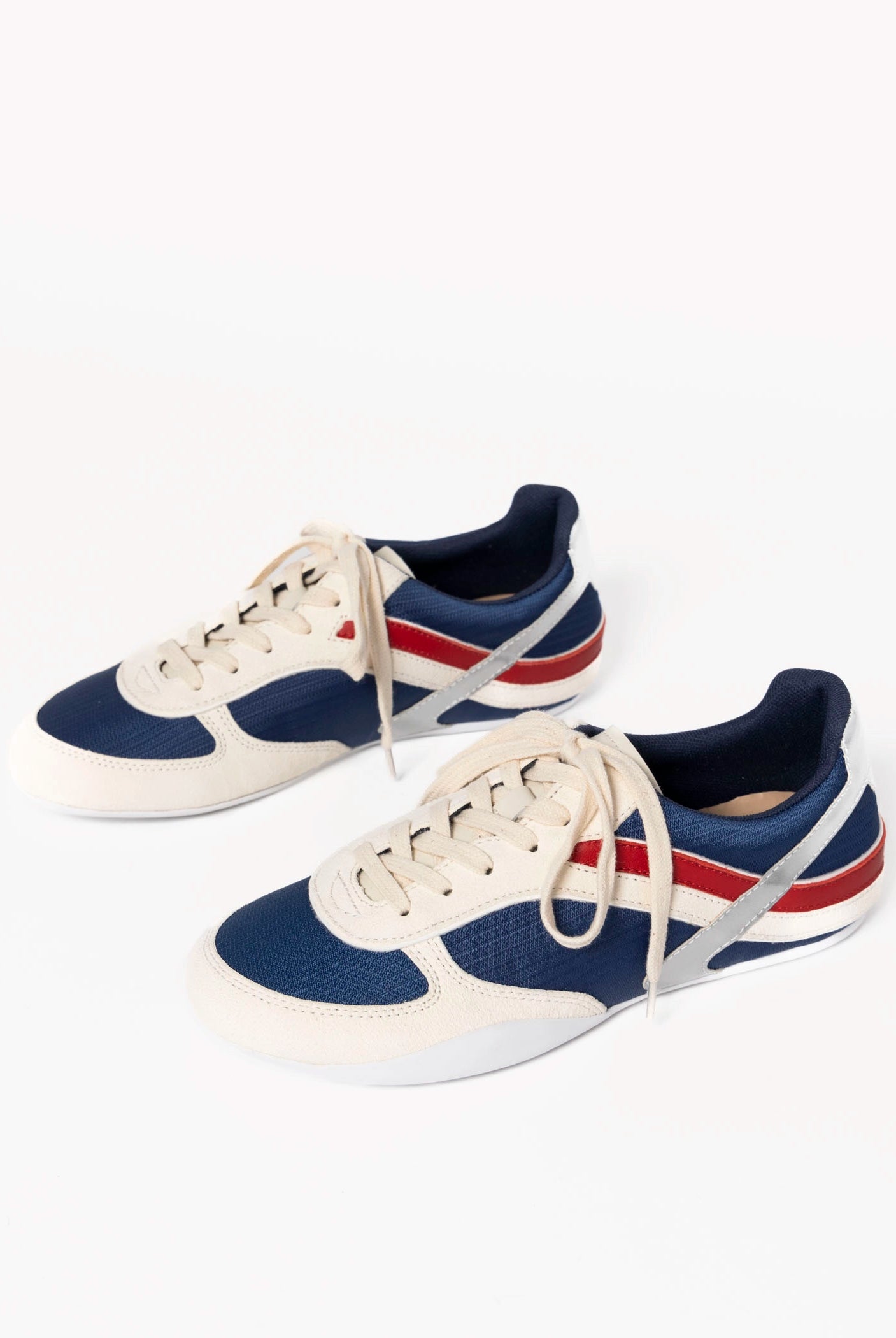 swatch_Navy Combo silent d girly sneaker