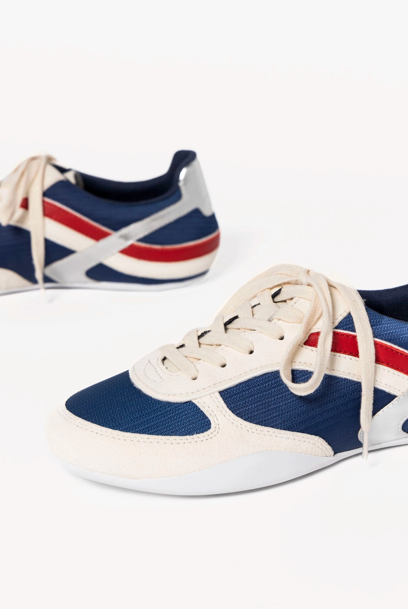 swatch_Navy Combo silent d girly sneaker